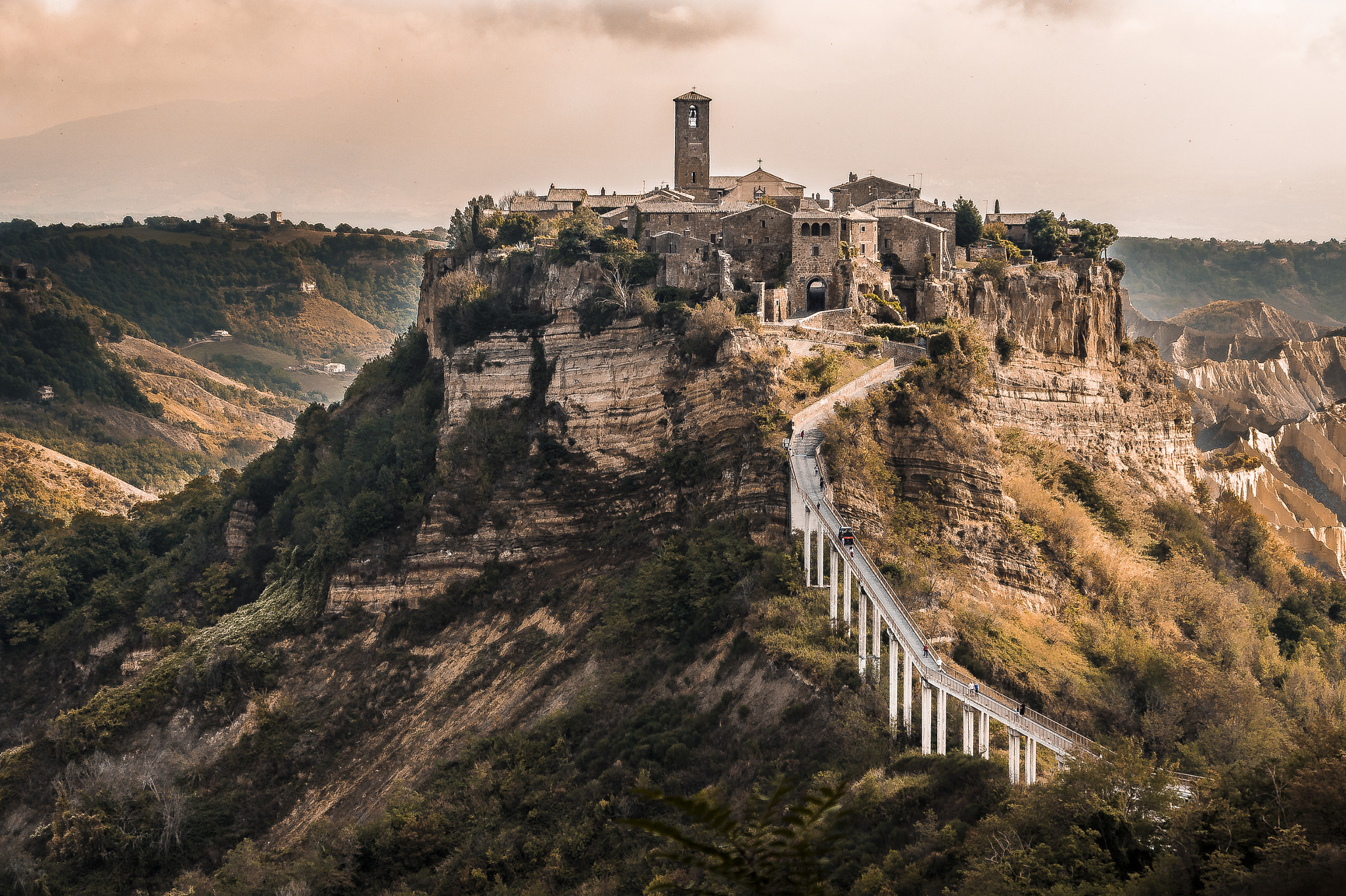 Canon EOS 760D (EOS Rebel T6s / EOS 8000D) + Canon TS-E 90mm F2.8 Tilt-Shift sample photo. (civita) the dead town photography