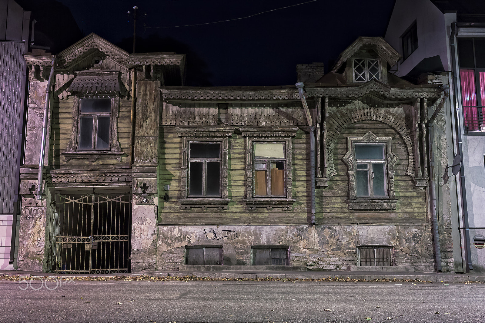 Canon EOS 50D + Canon EF-S 24mm F2.8 STM sample photo. Old wooden house photography