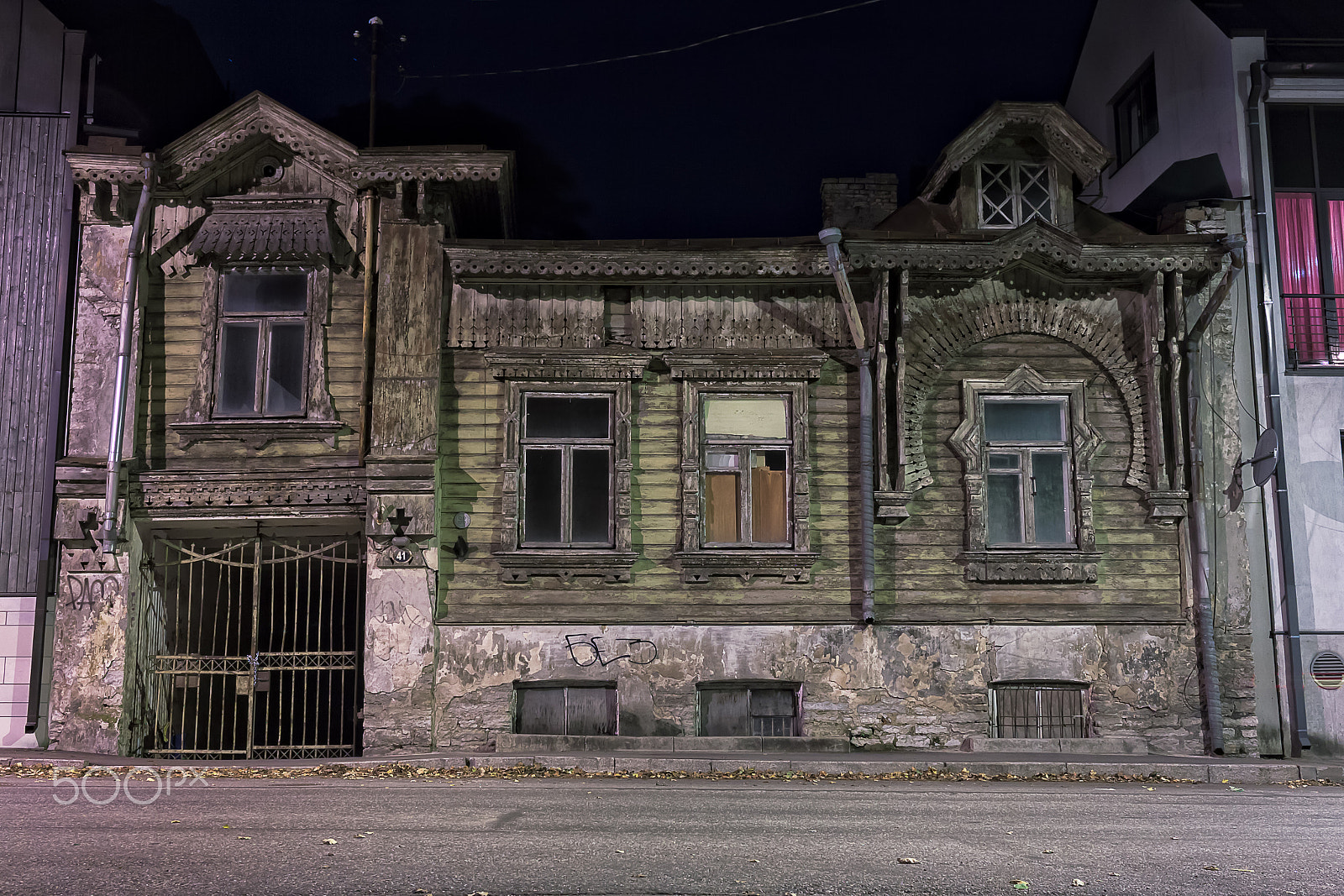 Canon EF-S 24mm F2.8 STM sample photo. Old wooden house photography
