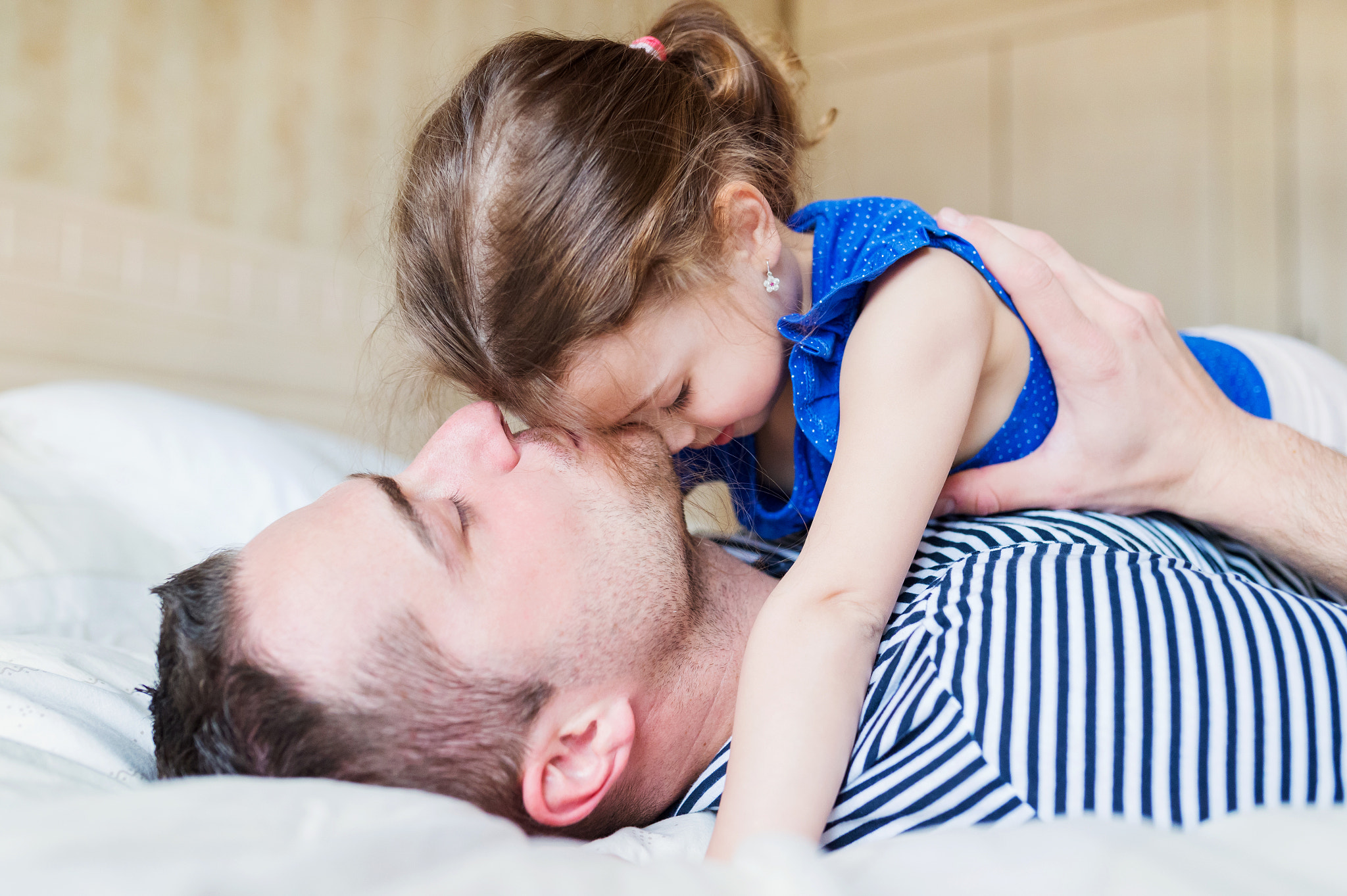 Nikon D4S + Sigma 35mm F1.4 DG HSM Art sample photo. Father having fun with his cute little daughter photography