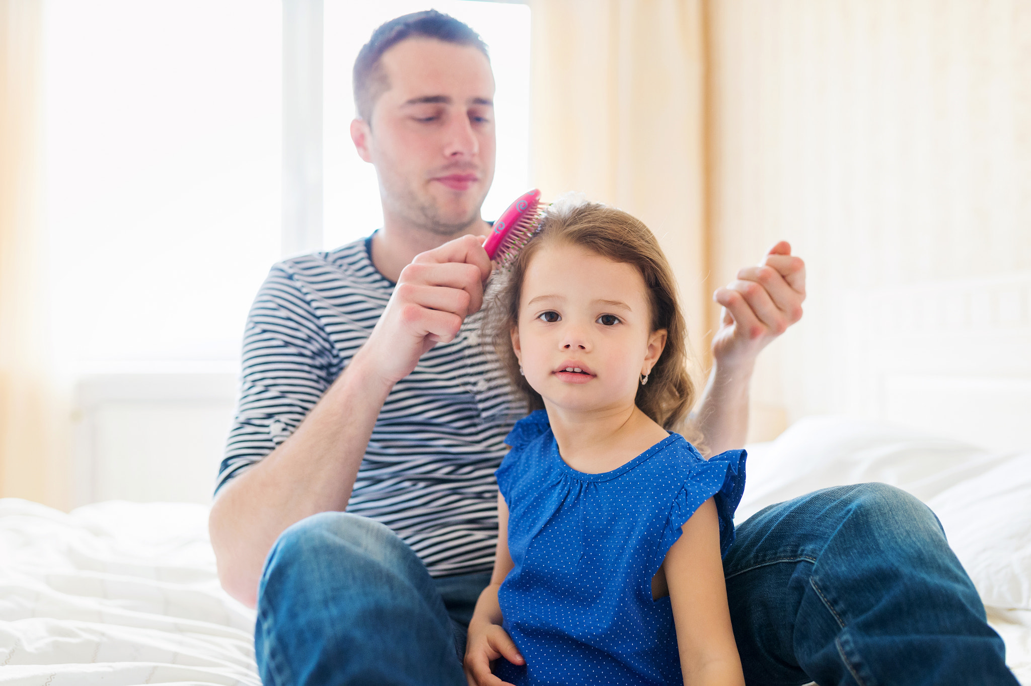 Nikon D4S + Sigma 35mm F1.4 DG HSM Art sample photo. Father combing hair of his daughter in the morning photography