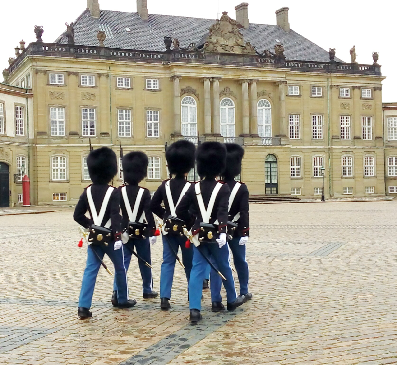 LG G Vista sample photo. The gaurds. amalienborg palace. copenhagen photography