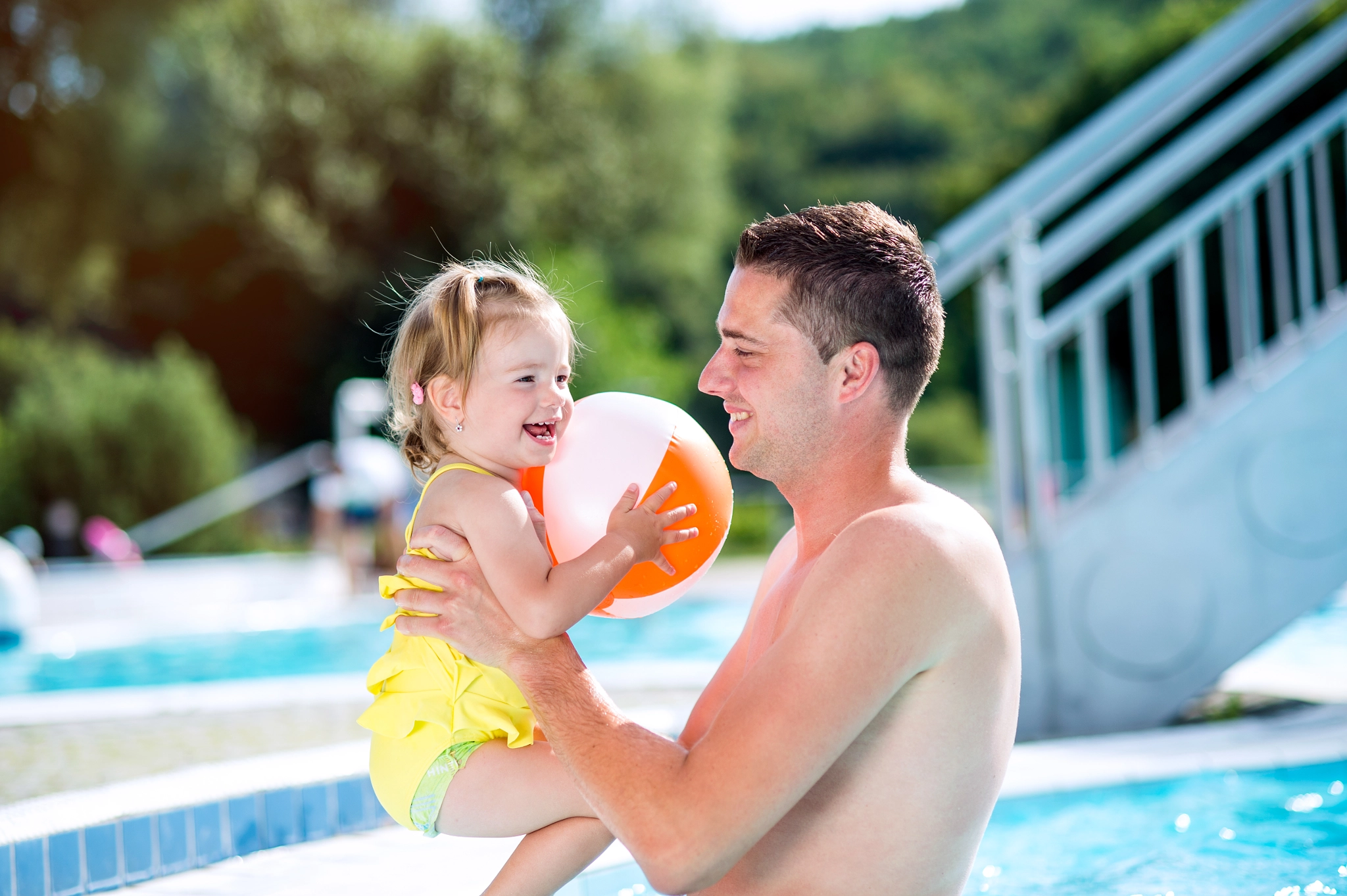 Nikon D4S + Nikon AF Nikkor 85mm F1.8D sample photo. Father with his daughter in swimming pool. sunny summer. photography
