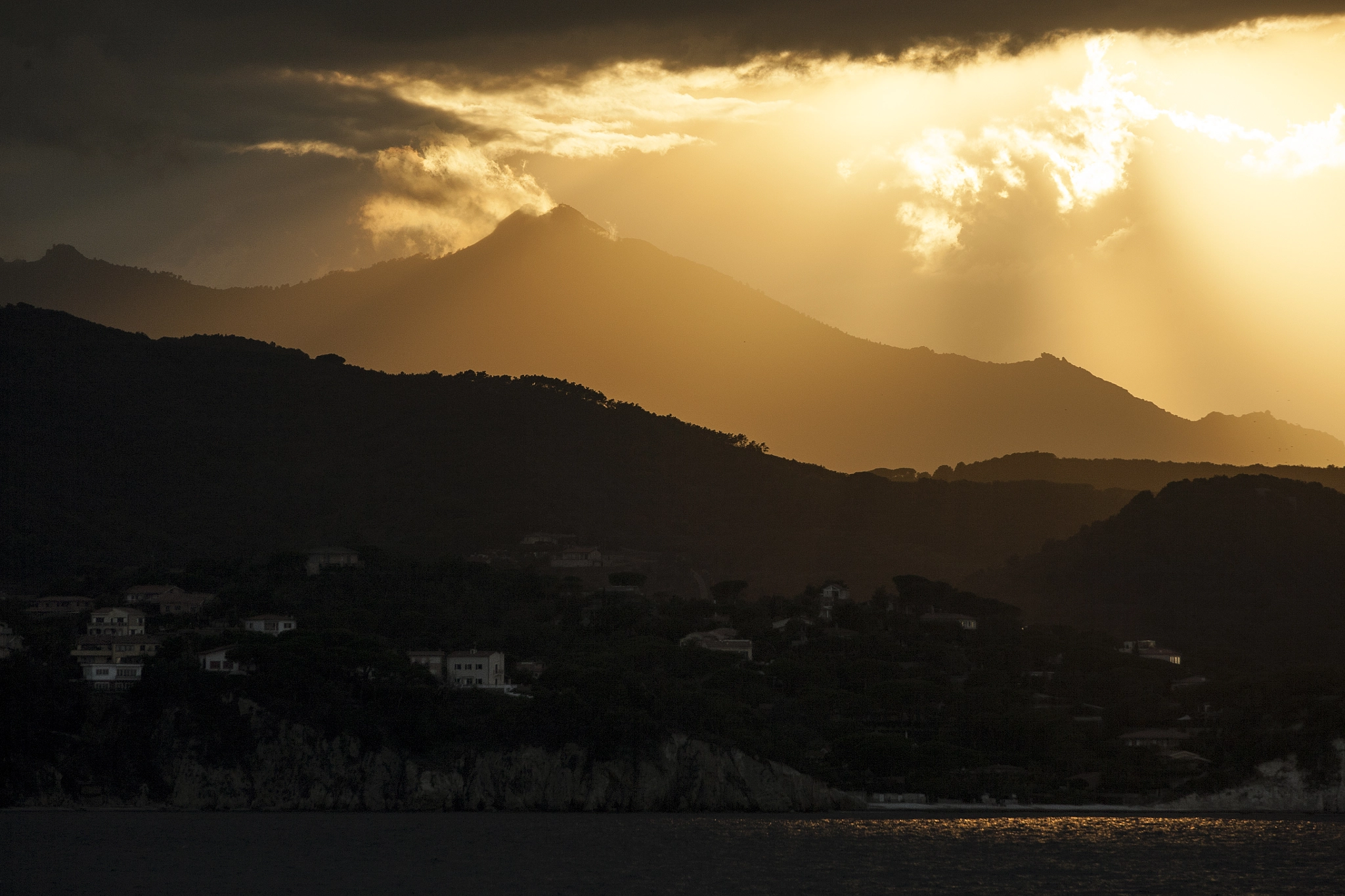 Canon EOS 5D + Tamron SP 70-300mm F4-5.6 Di VC USD sample photo. Elba's sunset photography