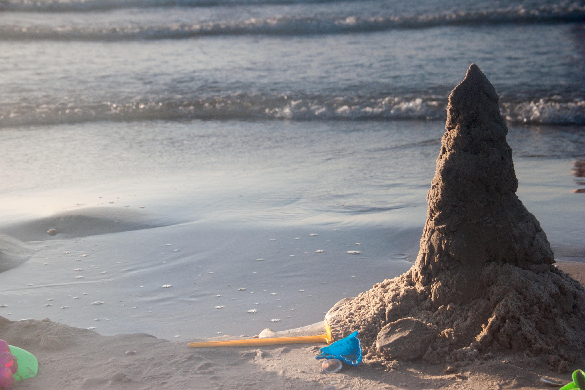 Canon EOS 500D (EOS Rebel T1i / EOS Kiss X3) sample photo. Castle in the sand photography