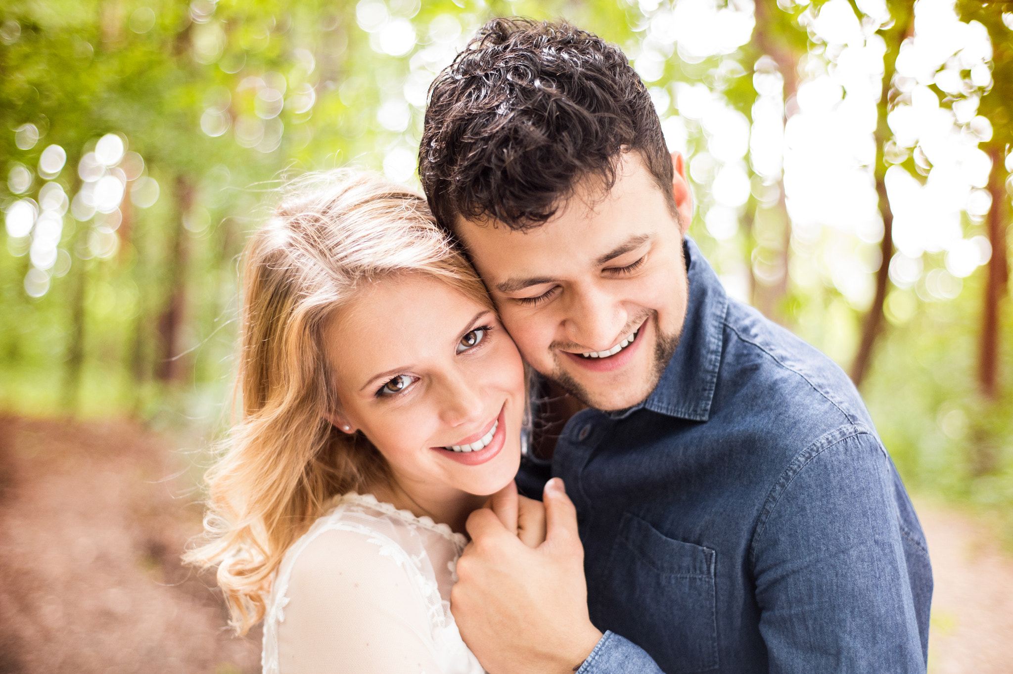 Nikon D4S + Nikon AF Nikkor 50mm F1.8D sample photo. Beautiful wedding couple outside in green forest. photography