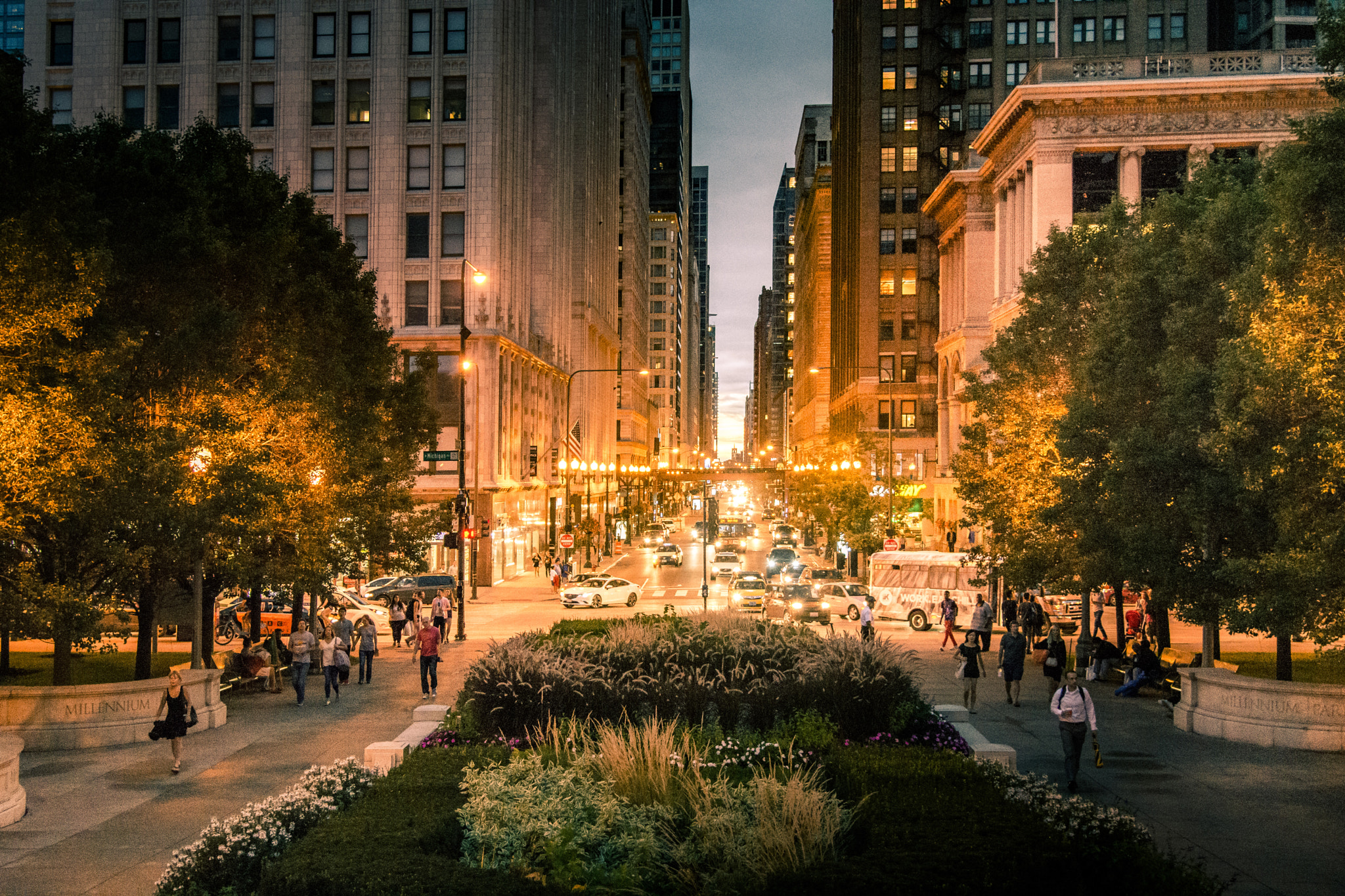 Nikon AF-S Nikkor 24-120mm F4G ED VR sample photo. Chicago @ night photography
