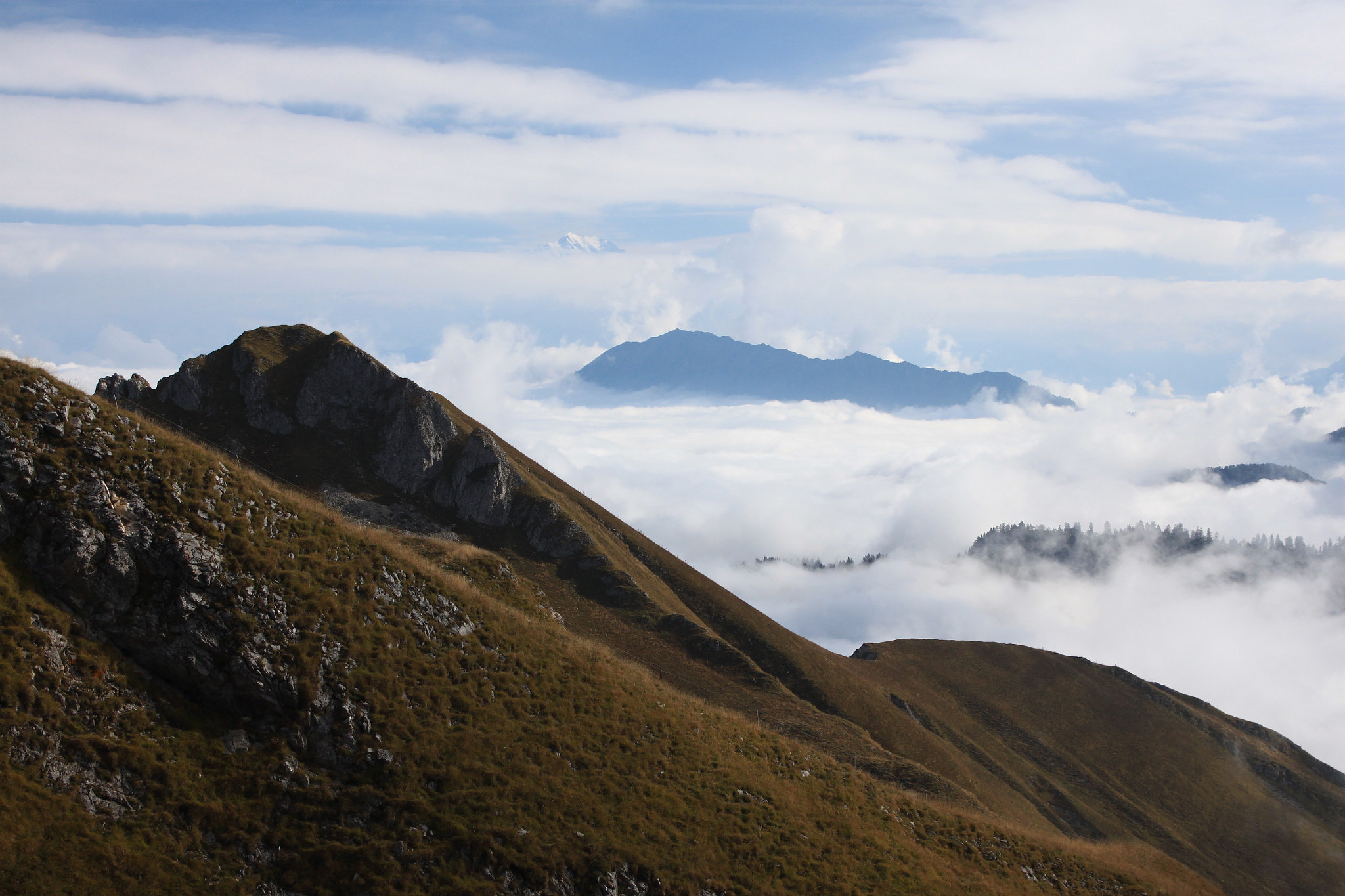 Canon EOS 500D (EOS Rebel T1i / EOS Kiss X3) sample photo. Could you see the mont blanc photography