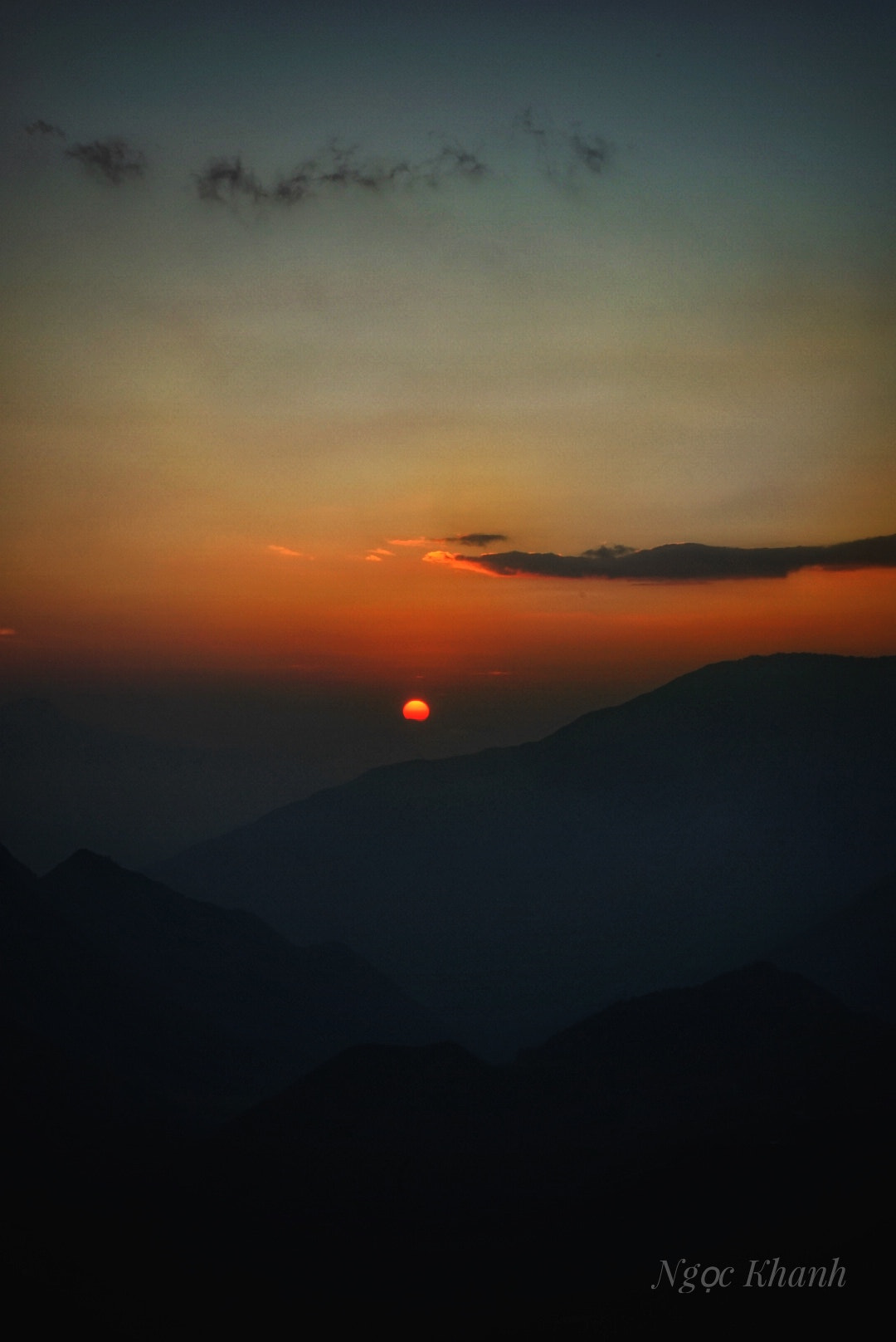 Sony a7 II + Sony Vario Tessar T* FE 24-70mm F4 ZA OSS sample photo. Sunset from o quy ho photography