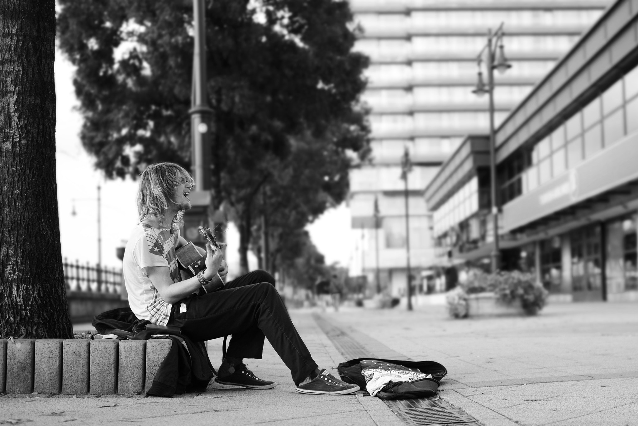 Nikon D800 + Nikon AF-S Nikkor 35mm F1.4G sample photo. Singer photography