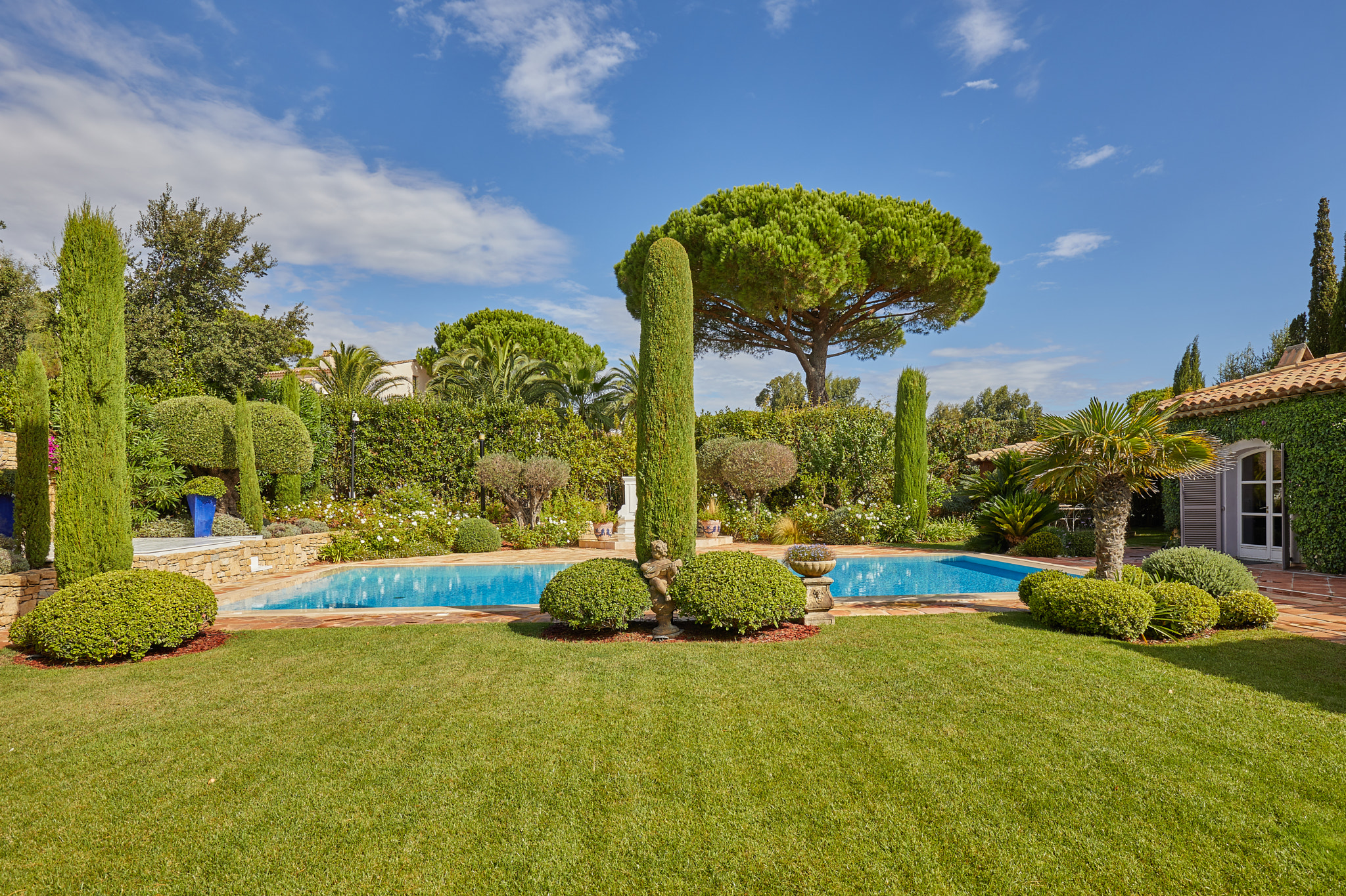 Canon EF 16-35mm F4L IS USM sample photo. Villa in st tropez photography