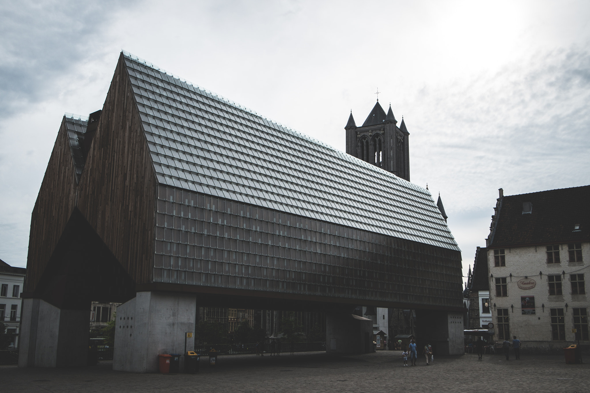 Fujifilm XC 16-50mm F3.5-5.6 OIS sample photo. Old/modern contrast in gent photography