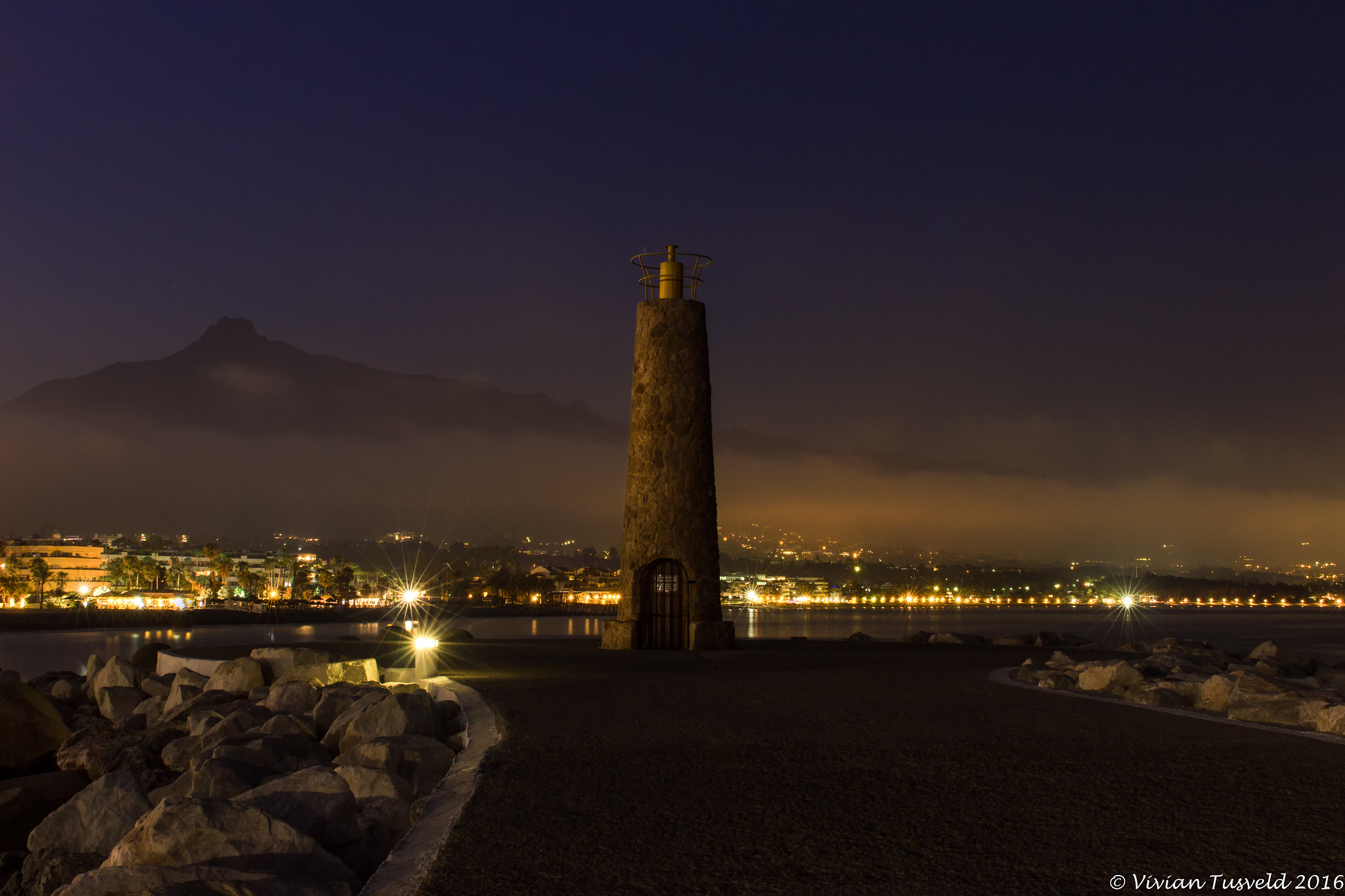 Canon EOS 600D (Rebel EOS T3i / EOS Kiss X5) + Sigma 24-70mm F2.8 EX DG Macro sample photo. Puerto banús by night photography