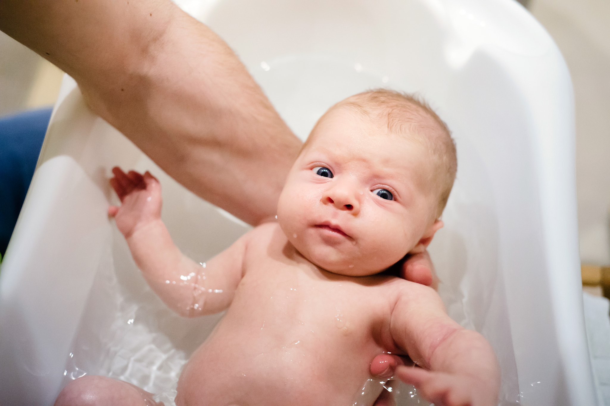 Nikon D4S + Nikon AF Nikkor 50mm F1.8D sample photo. Unrecognizable young father bathing his little baby son photography