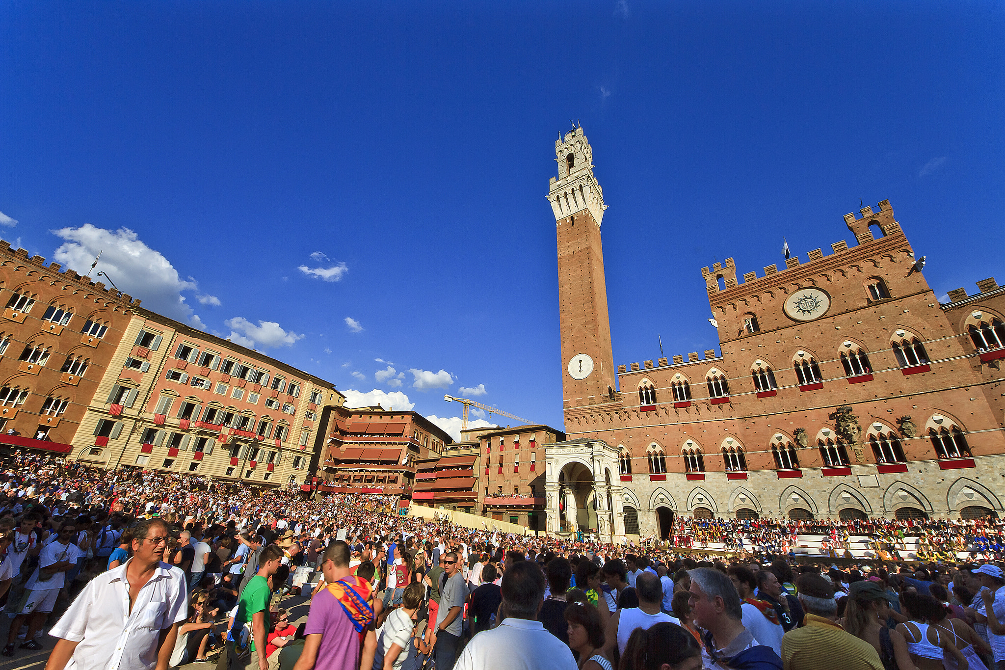 Canon EOS 7D + Sigma 8-16mm F4.5-5.6 DC HSM sample photo. Tuscany - palio di siena photography