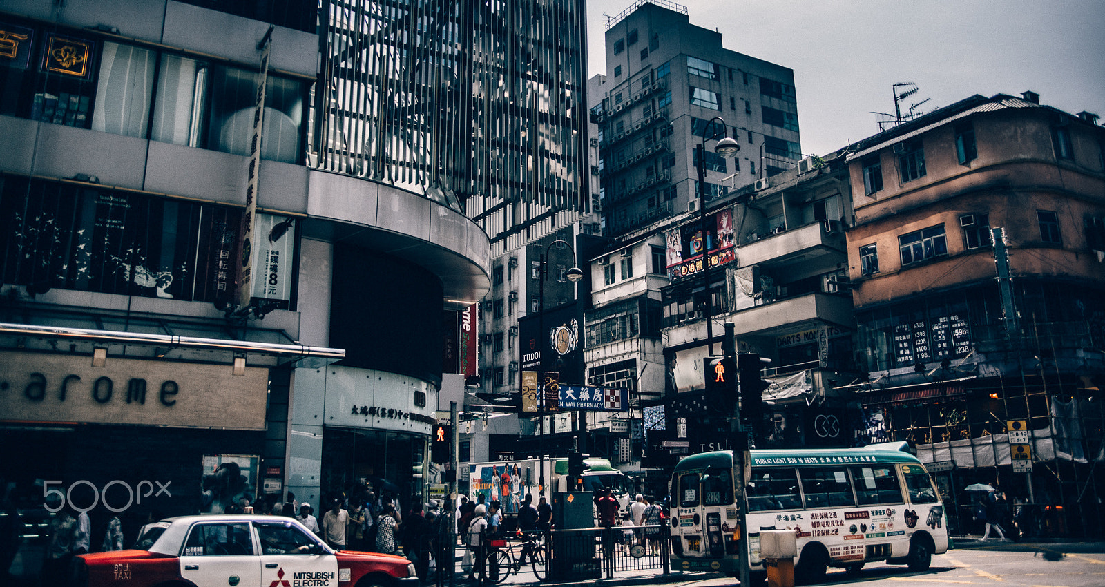 Sony a7R + Sigma ZOOM-alpha 35-135mm F3.5-4.5 sample photo. Yeung uk road market, hong kong photography