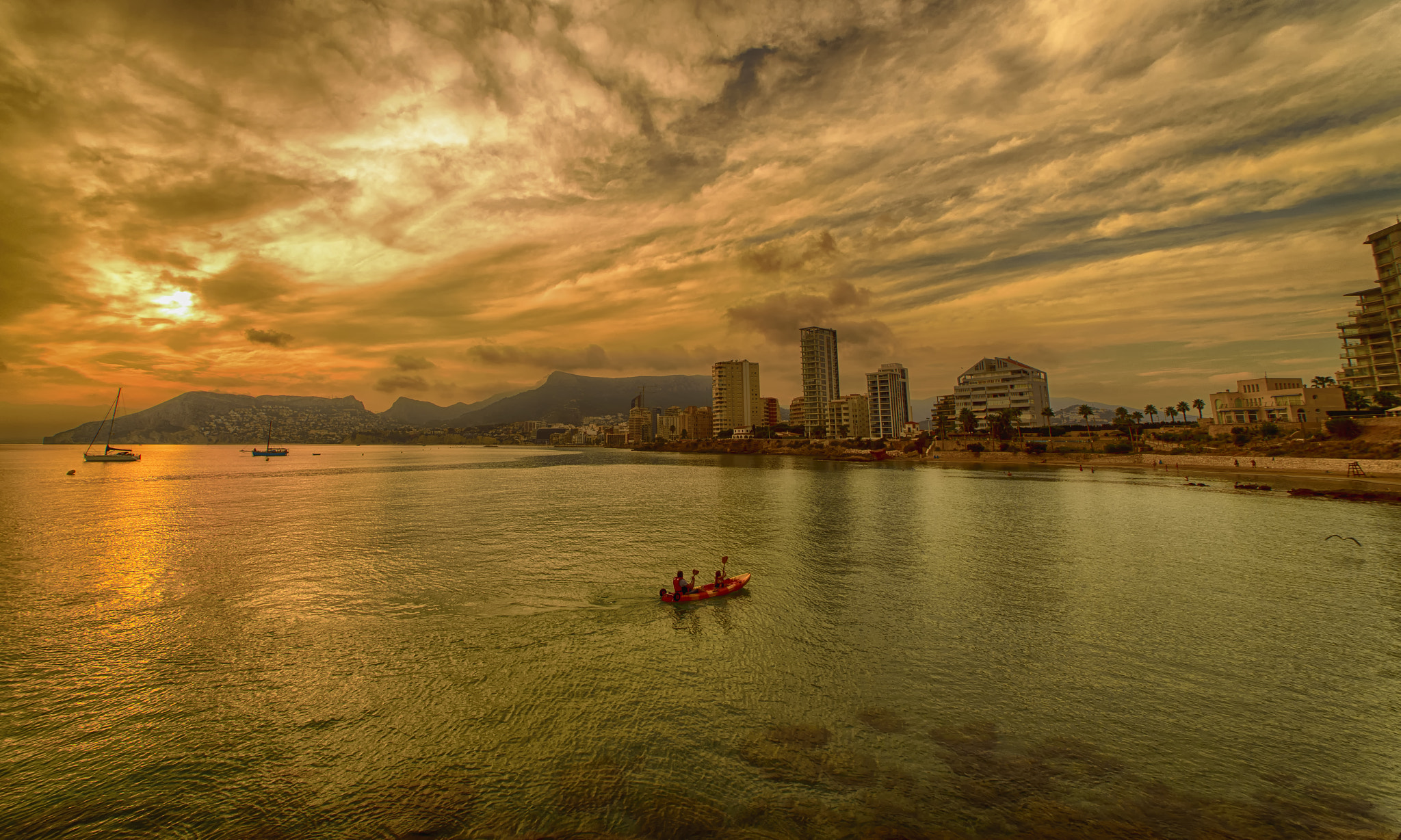 Nikon D750 + Sigma 14mm F2.8 EX Aspherical HSM sample photo. En kayak por la bahía photography