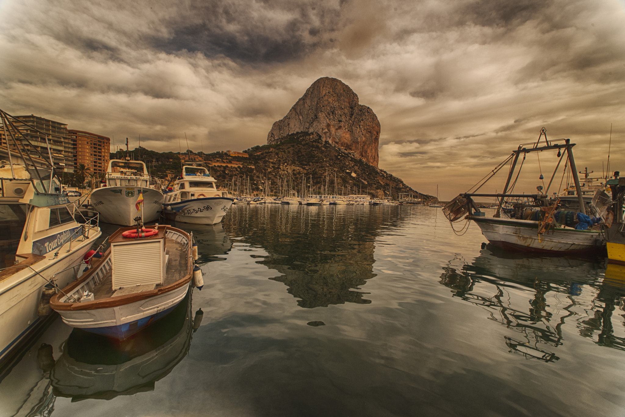 Nikon D750 + Sigma 14mm F2.8 EX Aspherical HSM sample photo. Port de calp hdr photography