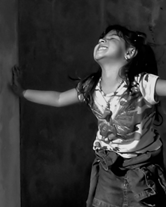 Fujifilm FinePix S602 ZOOM sample photo. Angelica en el castillo del morro photography