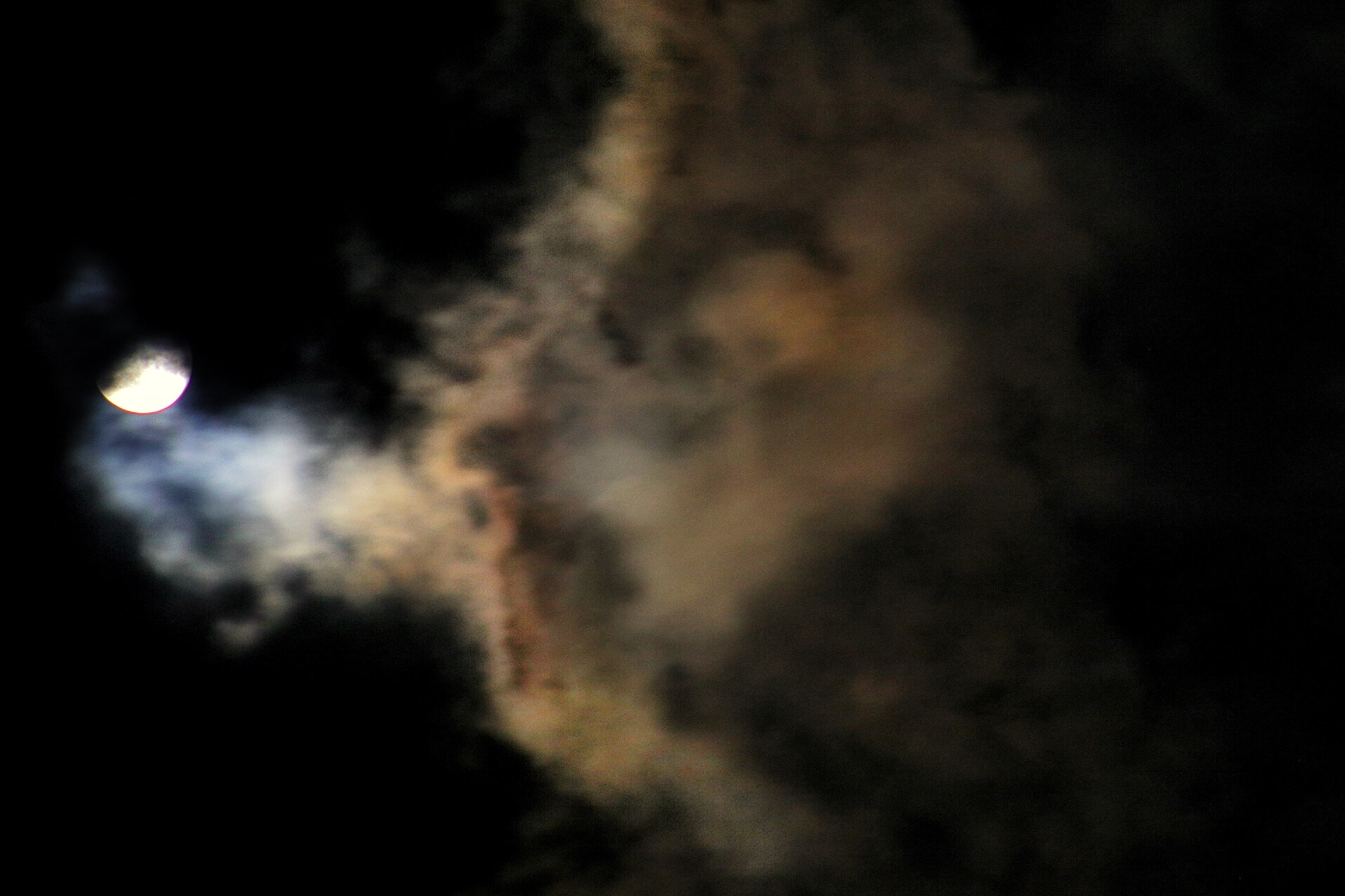 Canon EOS 80D + EF75-300mm f/4-5.6 sample photo. Insane colours in a quiet sky. photography