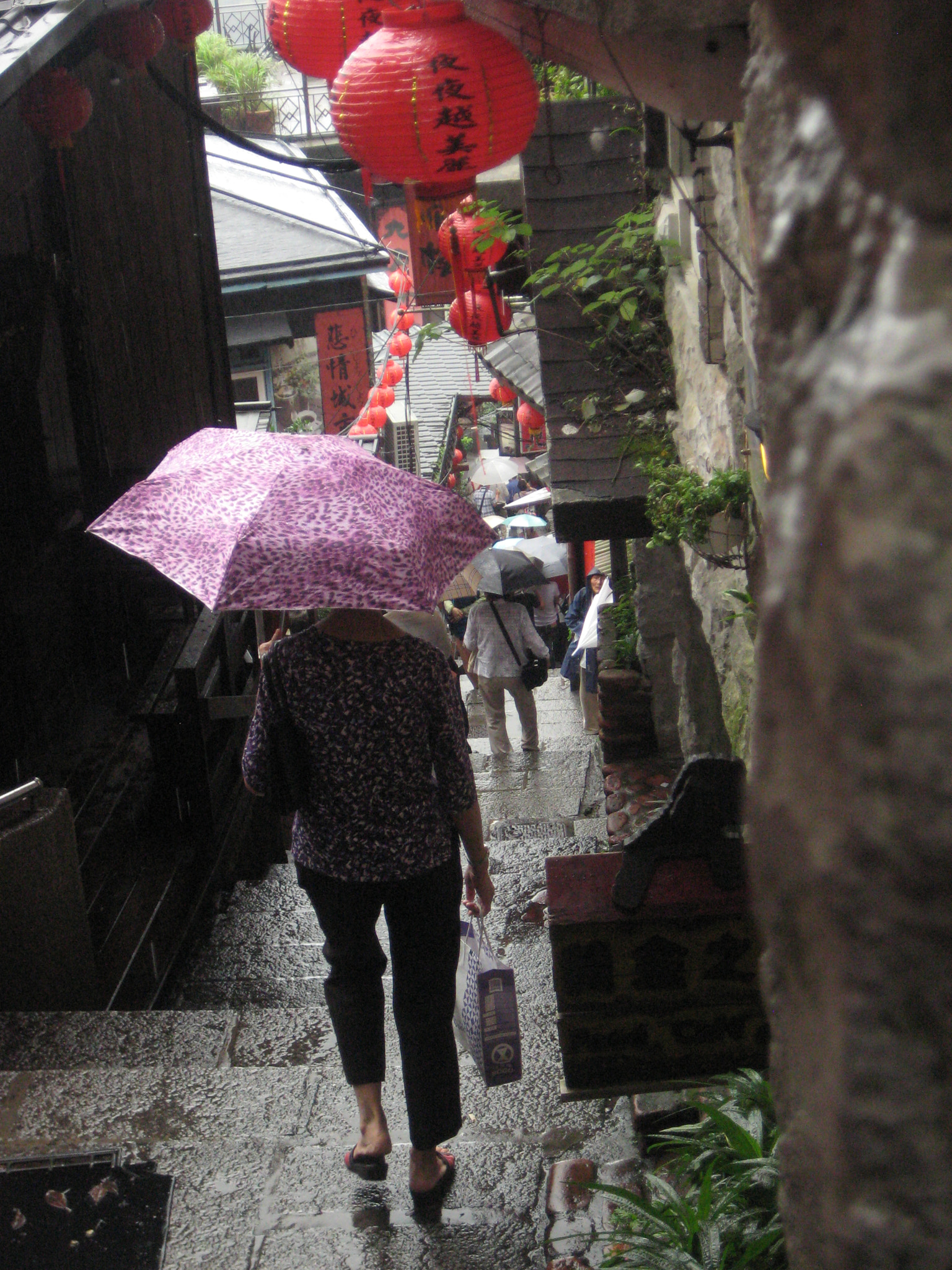 Canon POWERSHOT SD1000 sample photo. Pink umbrella photography