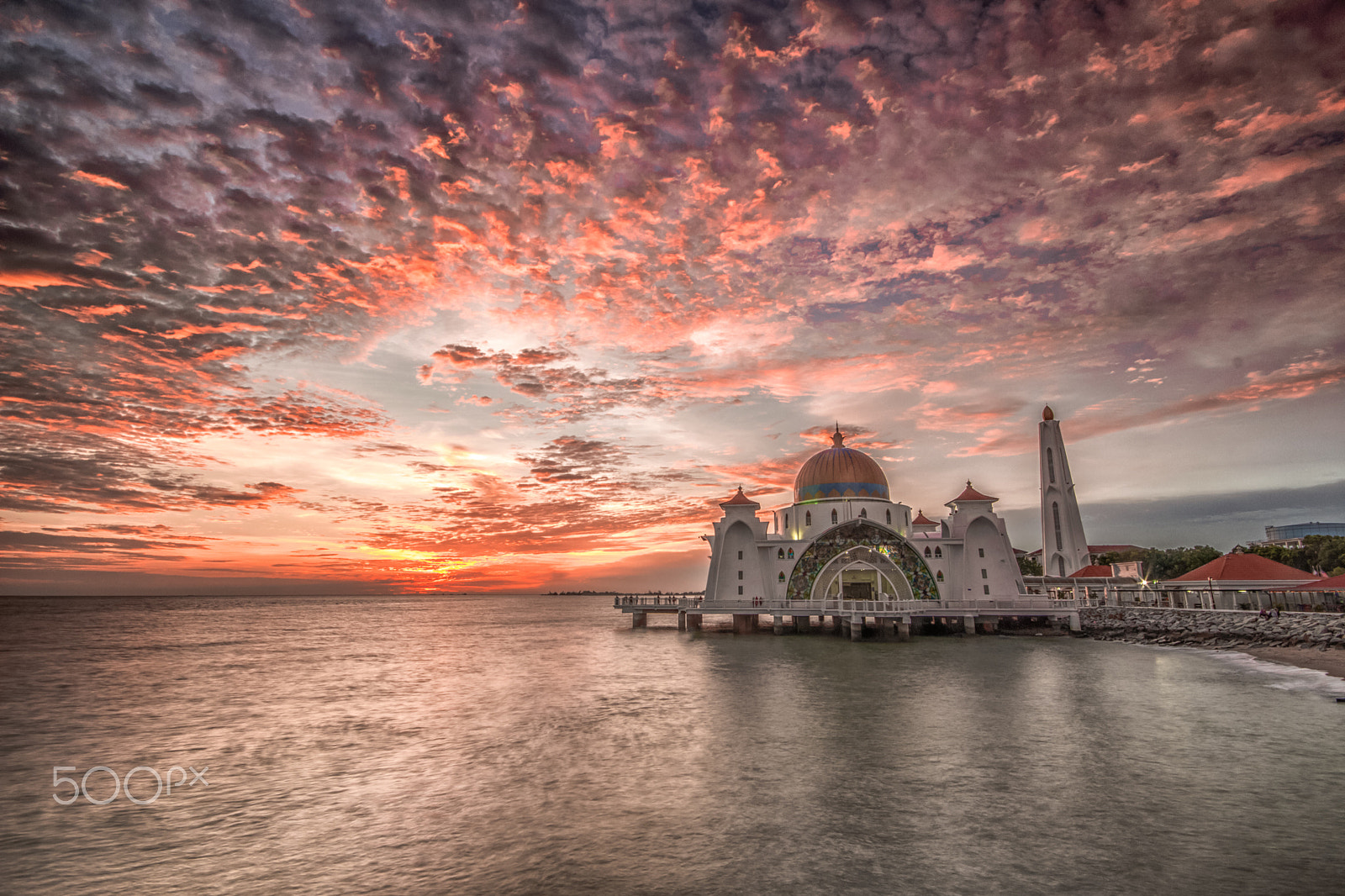Canon EOS 700D (EOS Rebel T5i / EOS Kiss X7i) + Sigma 10-20mm F4-5.6 EX DC HSM sample photo. Magnificent sunset at strait mosque malacca. photography