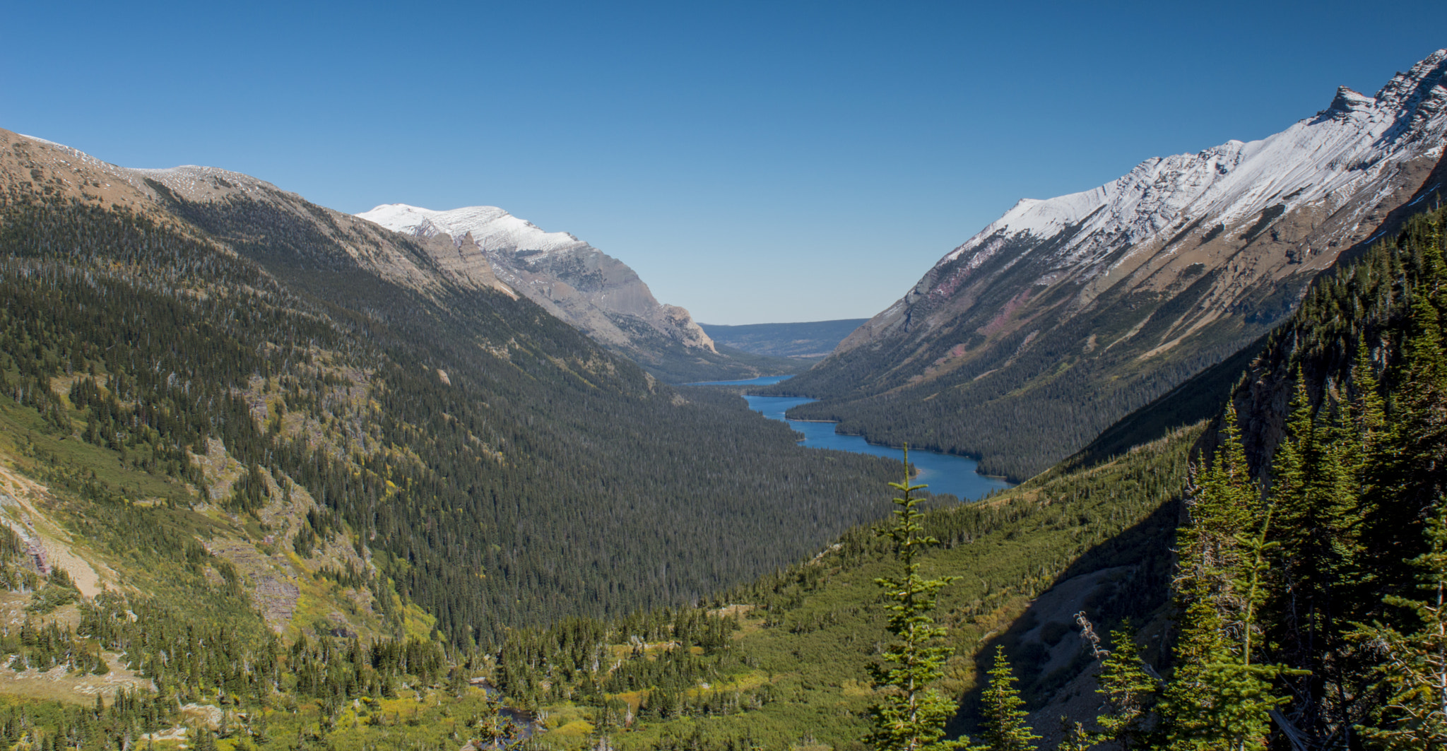 Nikon D3200 + Nikon AF Nikkor 24mm F2.8D sample photo. Down the valley photography