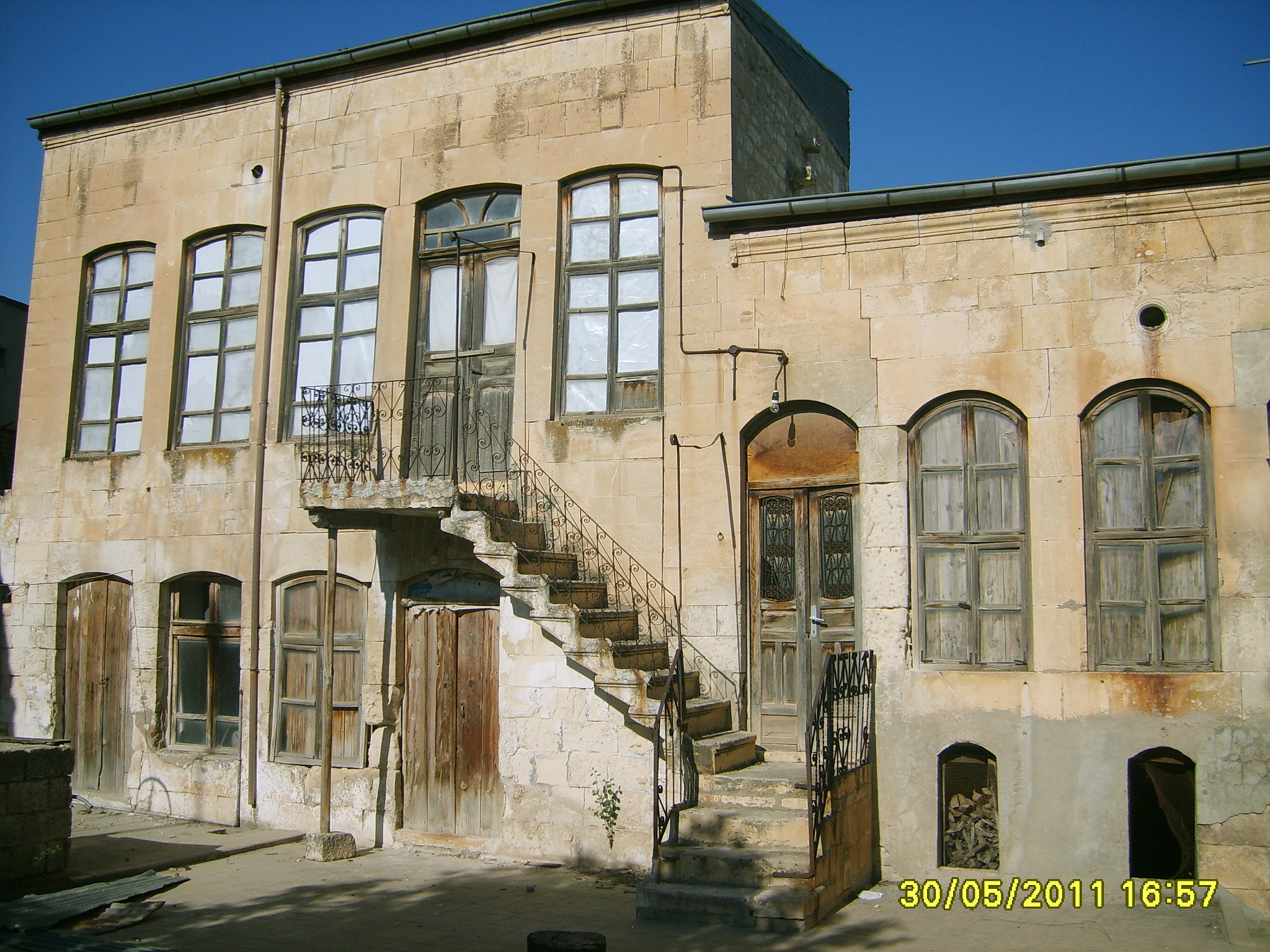 Samsung Digimax S500 / Kenox S500 / Digimax Cyber 530 sample photo. Old hause photography