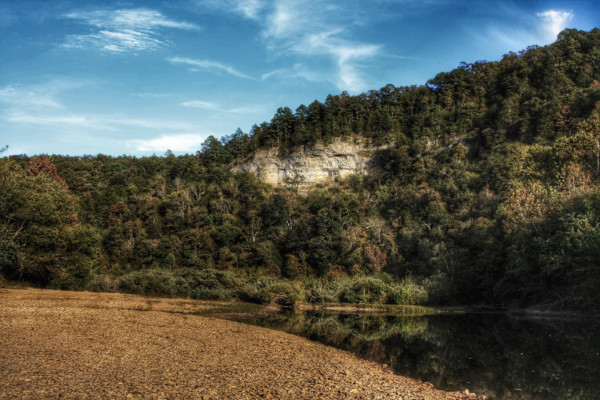 Tamron AF 28-200mm F3.8-5.6 XR Di Aspherical (IF) Macro sample photo. Colour version of banks of the buffalo river photography