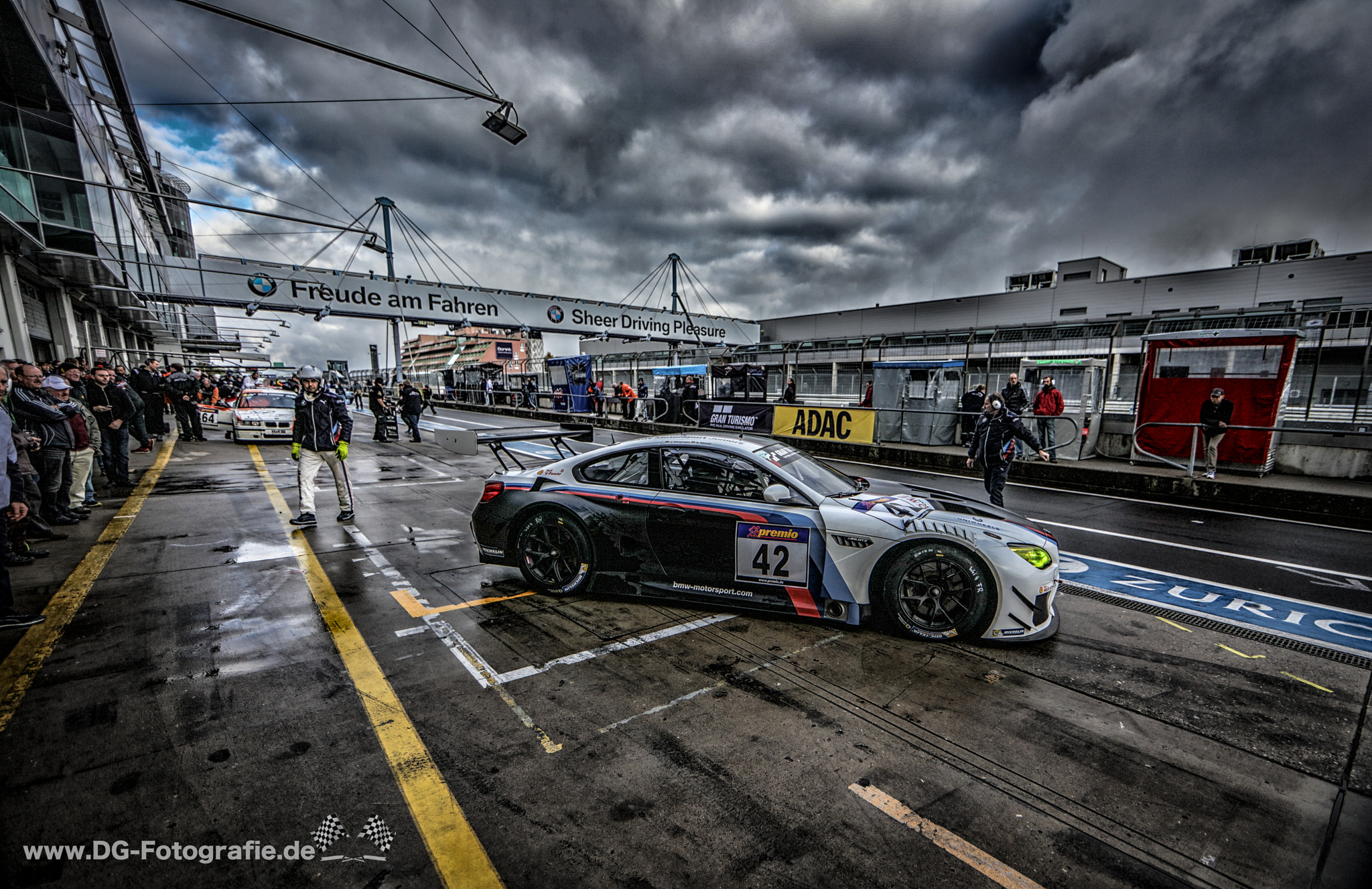 Canon EF 14mm F2.8L II USM sample photo. Waiting..... photography