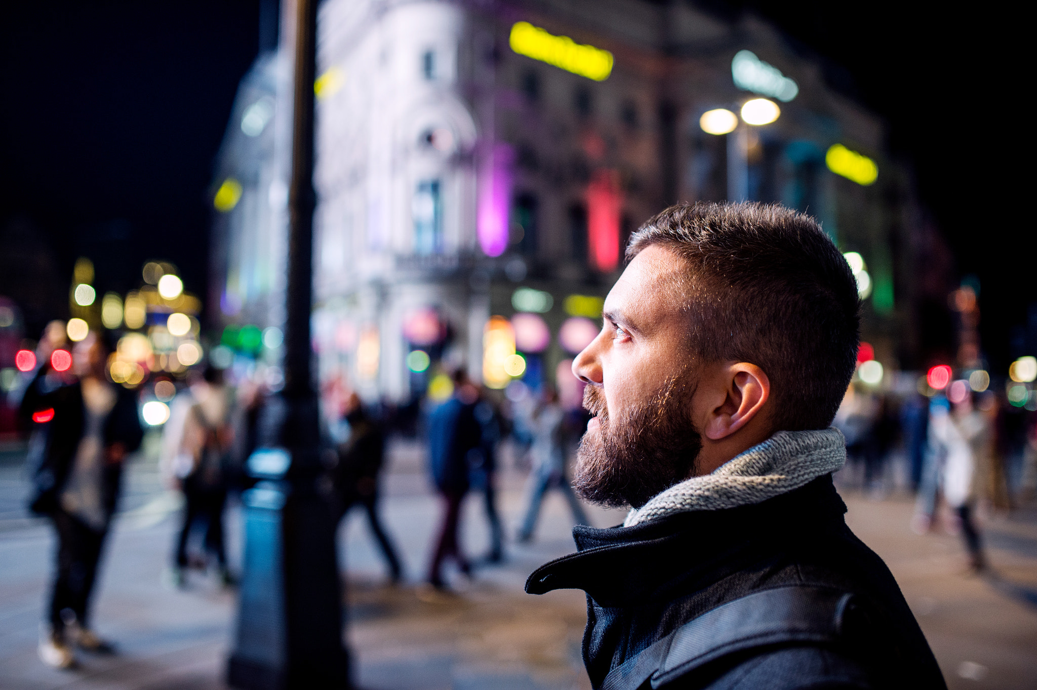 Nikon D4S + Sigma 35mm F1.4 DG HSM Art sample photo. Man walking in the streets of london at night photography