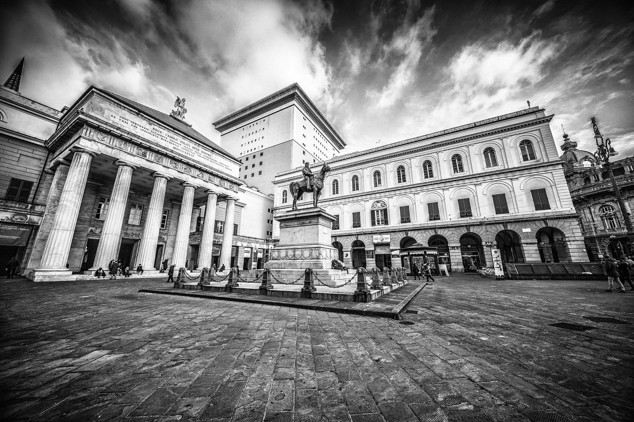 Canon EOS 6D + Sigma 12-24mm F4.5-5.6 EX DG Aspherical HSM sample photo. Il teatro photography