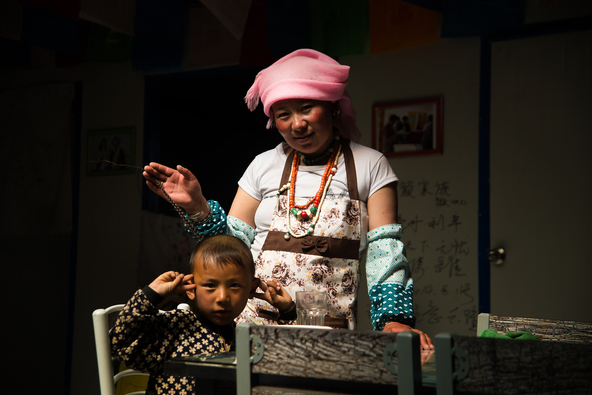 Canon EF 24-85mm F3.5-4.5 USM sample photo. A tibetan family photography