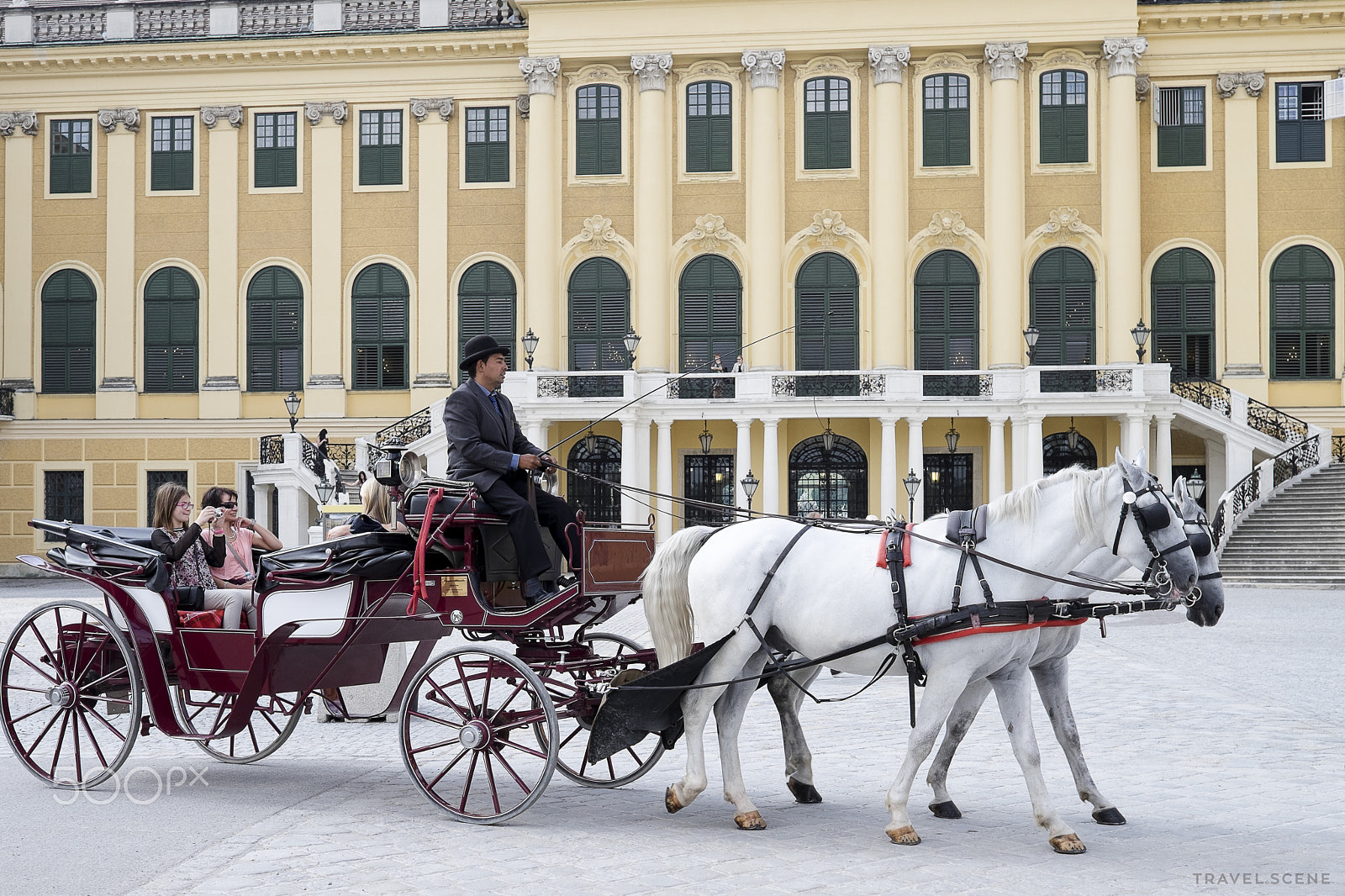 Fujifilm X-E2 + Fujifilm XF 23mm F1.4 R sample photo. Ride on coach at schonbrunn palace photography