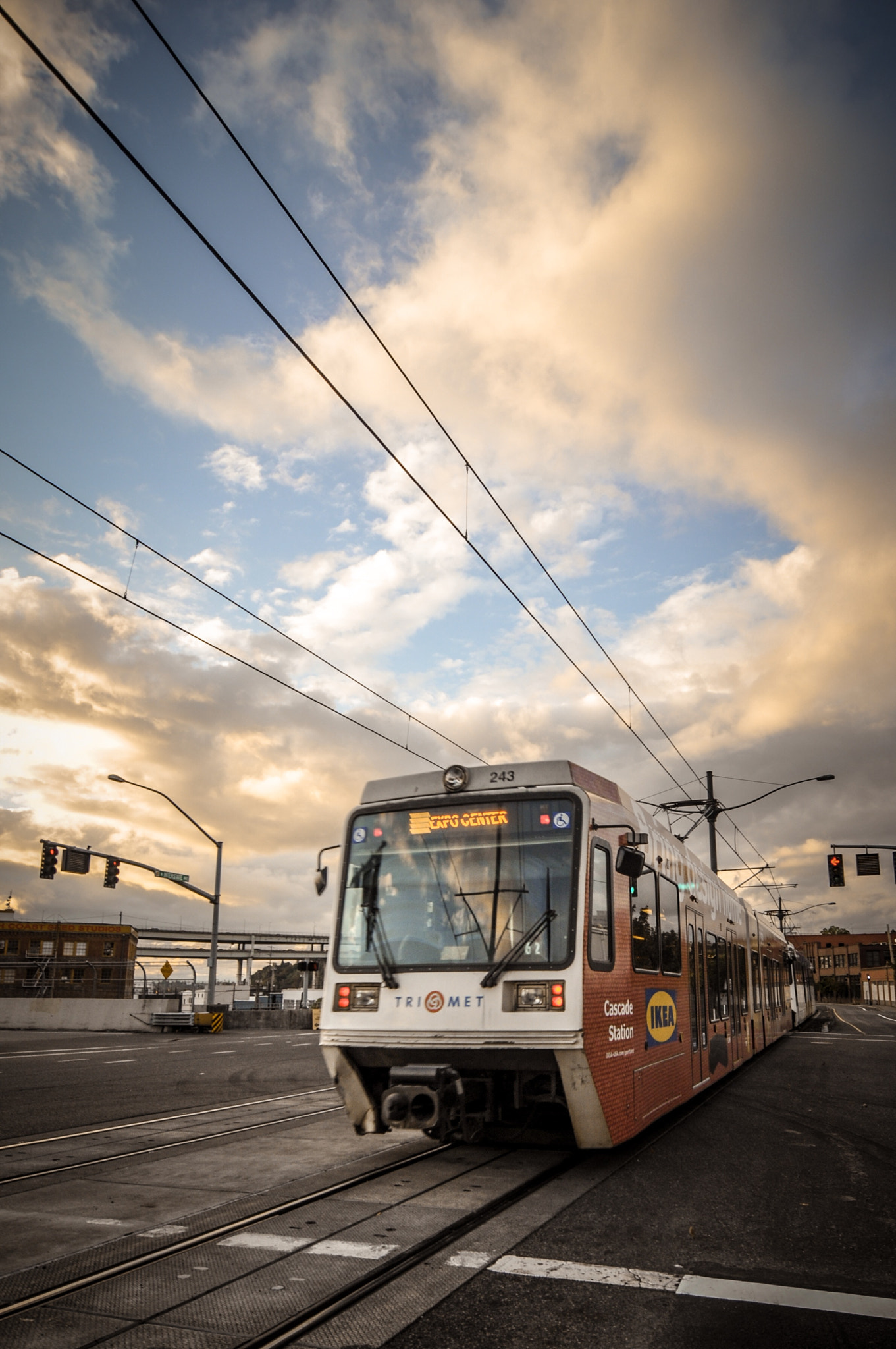Tokina AT-X Pro 12-24mm F4 (IF) DX sample photo. Yellow line photography