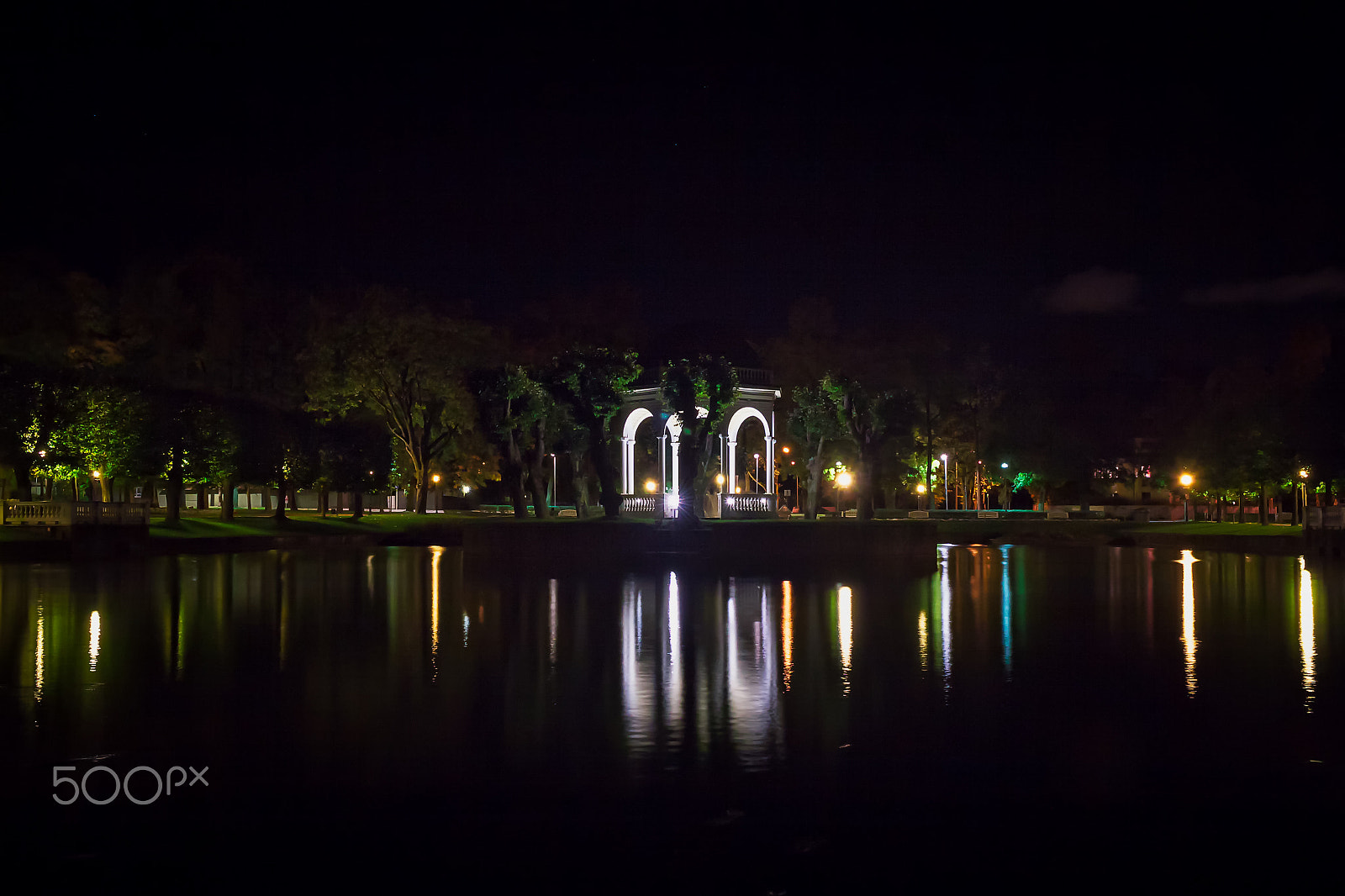 Canon EF-S 24mm F2.8 STM sample photo. Little gazebo on an island photography