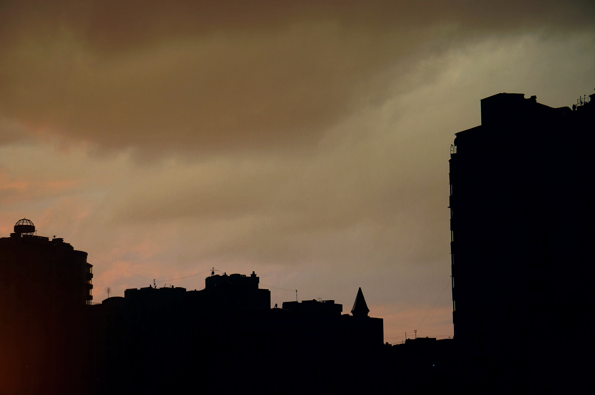 Sony FE 24-240mm F3.5-6.3 OSS sample photo. Evening in city photography