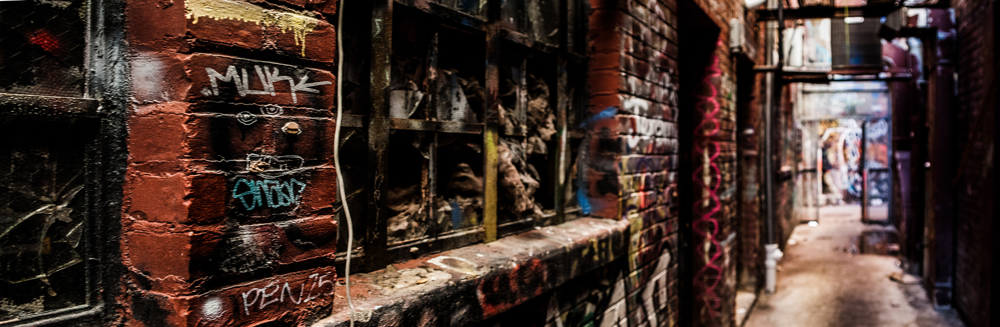 Canon EF 28-80mm f/2.8-4L sample photo. Sweet alleyway photography
