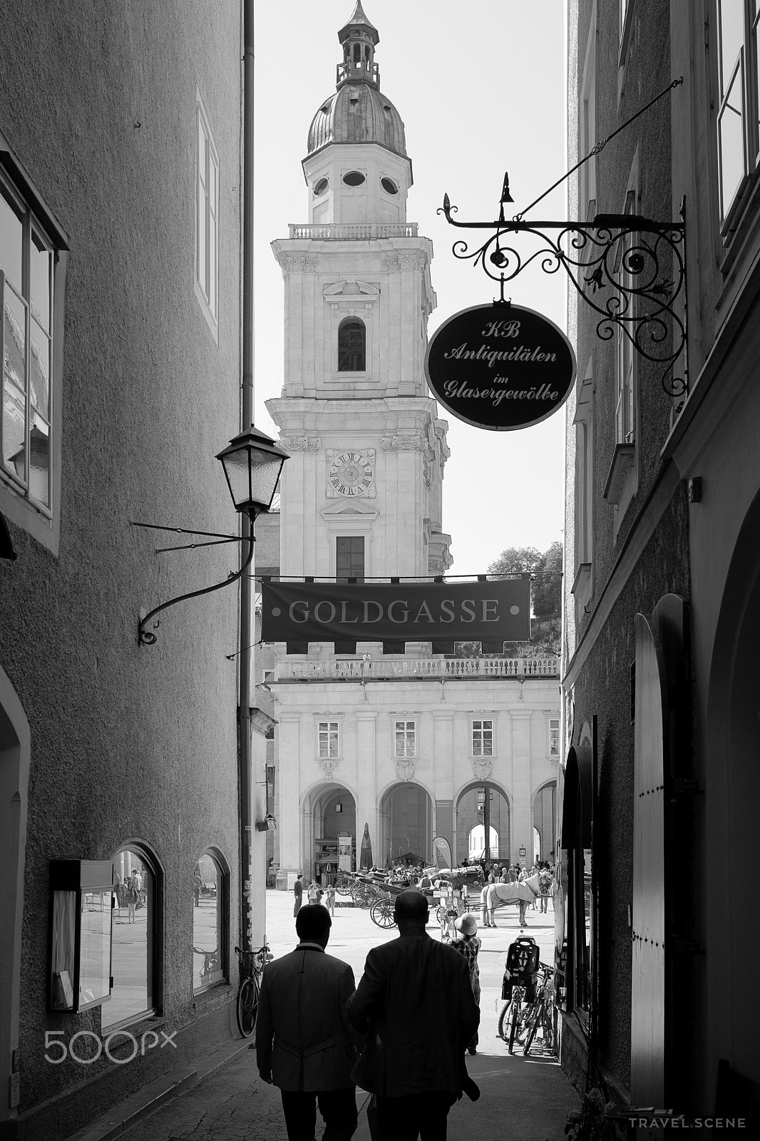 Fujifilm X-E2 + Fujifilm XF 23mm F1.4 R sample photo. Men in old town photography