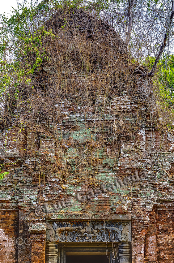 Pentax K-5 + Pentax smc FA 50mm F1.4 sample photo. Koh ker temple ruins. angkor. cambodia photography