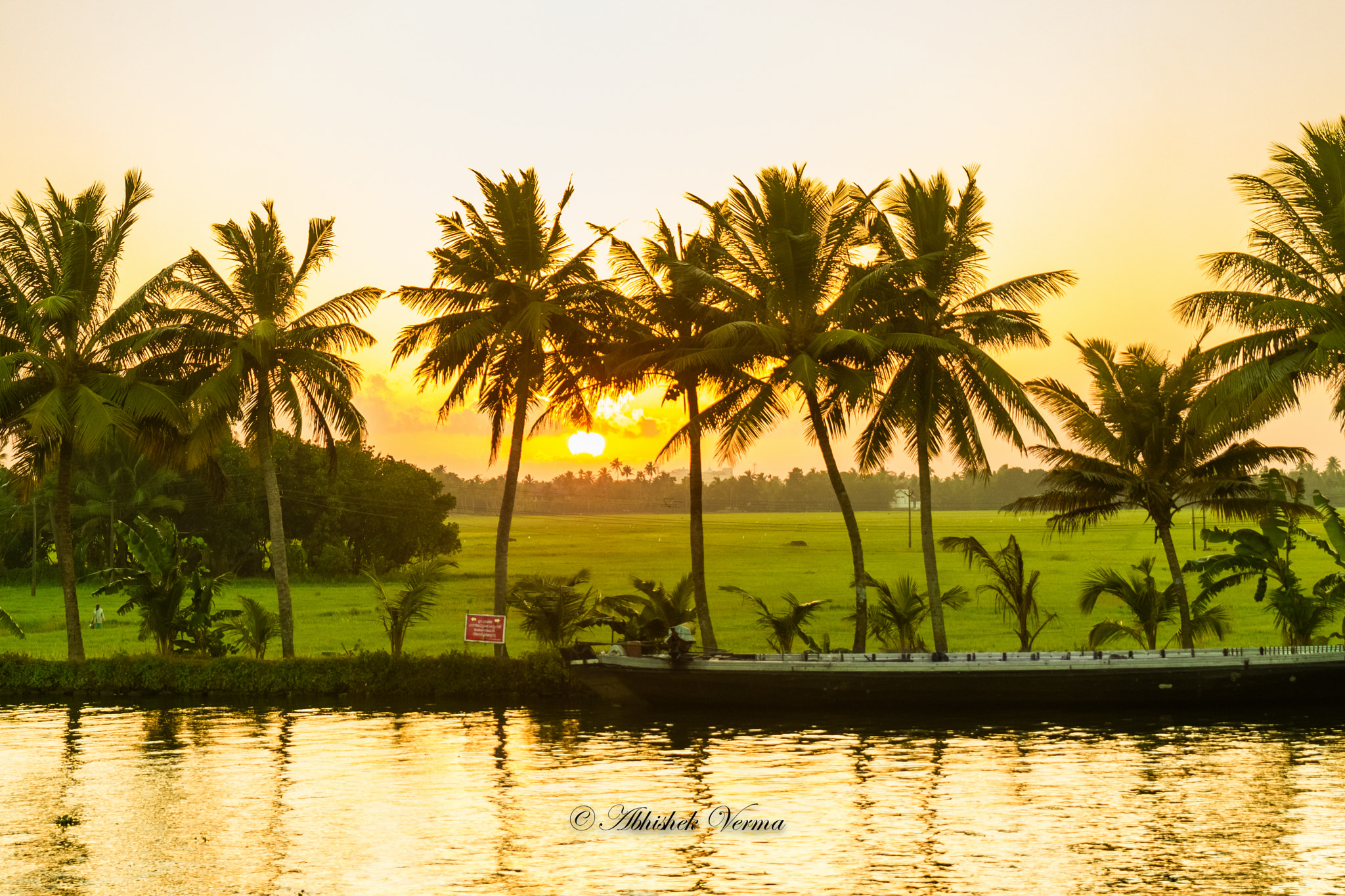 Canon EOS 550D (EOS Rebel T2i / EOS Kiss X4) + Sigma 24-70mm F2.8 EX DG Macro sample photo. Alappuzha backwaters photography