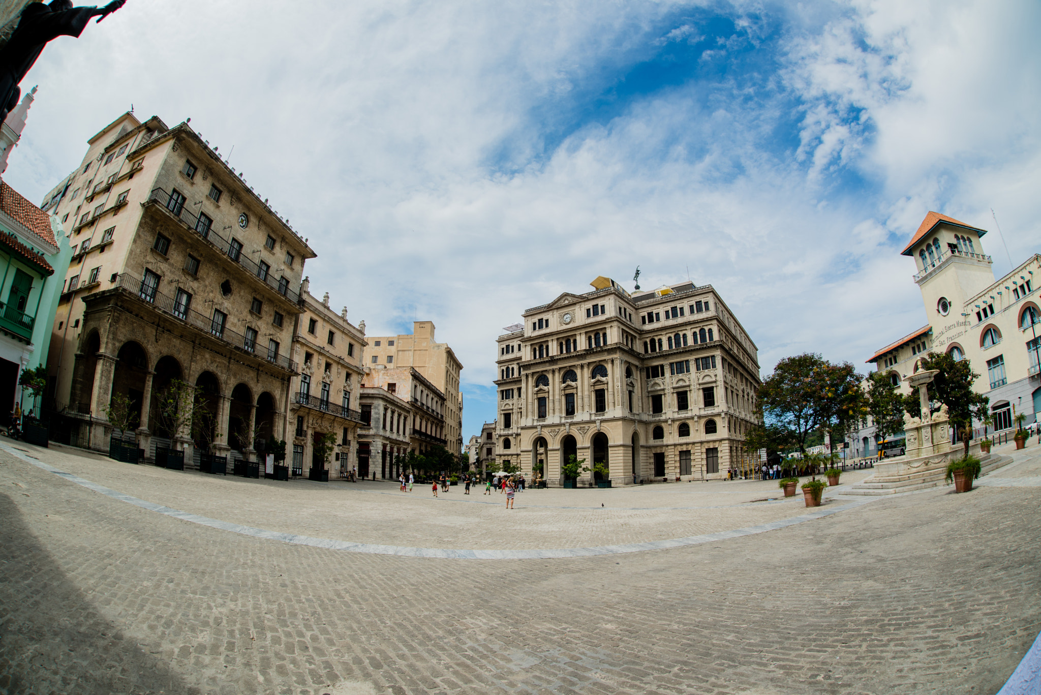 Nikon D810 + Sigma 15mm F2.8 EX DG Diagonal Fisheye sample photo. Panoramic view to main square the san francisco in havana photography