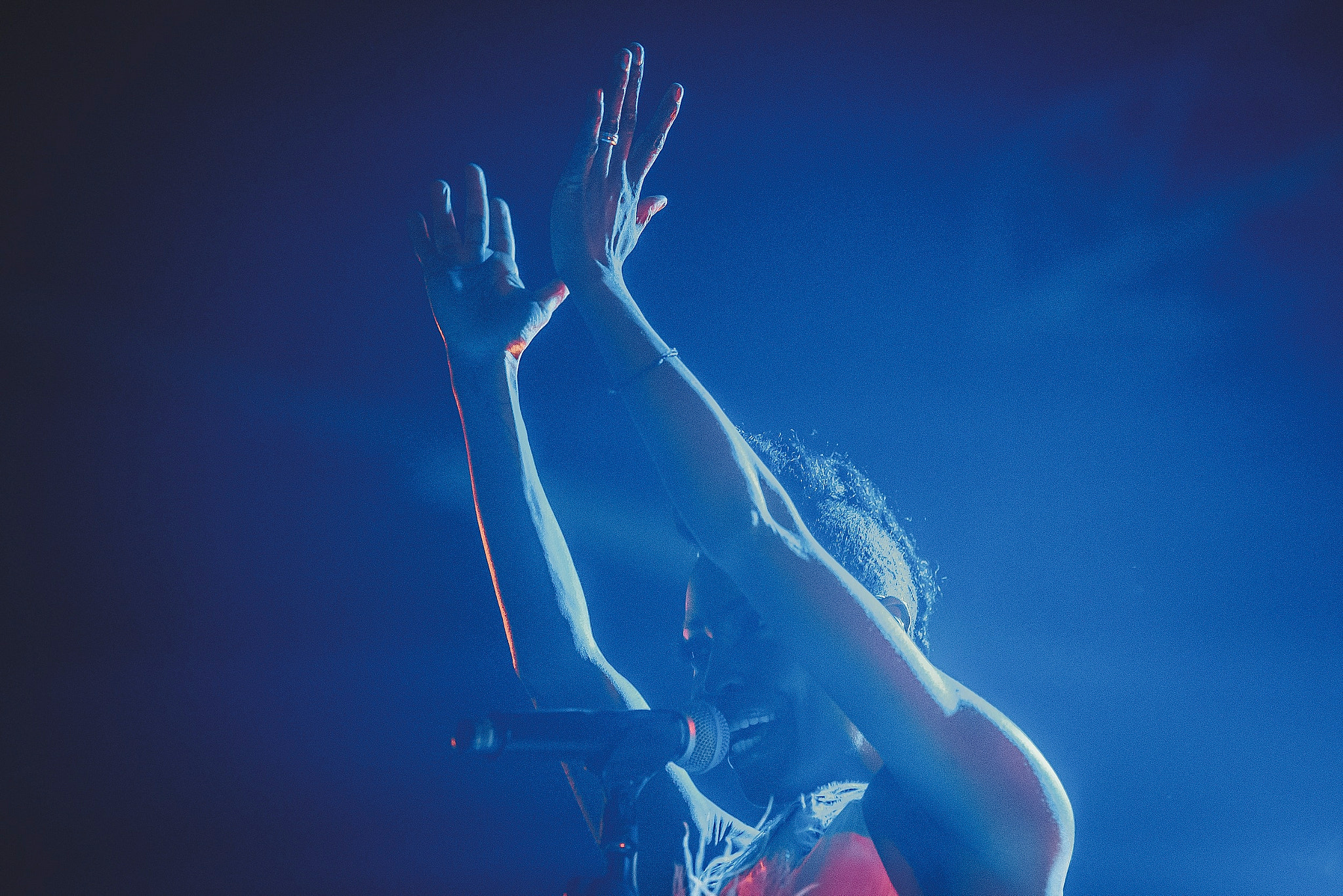 Canon EOS-1D X + Canon EF 135mm F2L USM sample photo. Skye edwards of morcheeba on stage photography