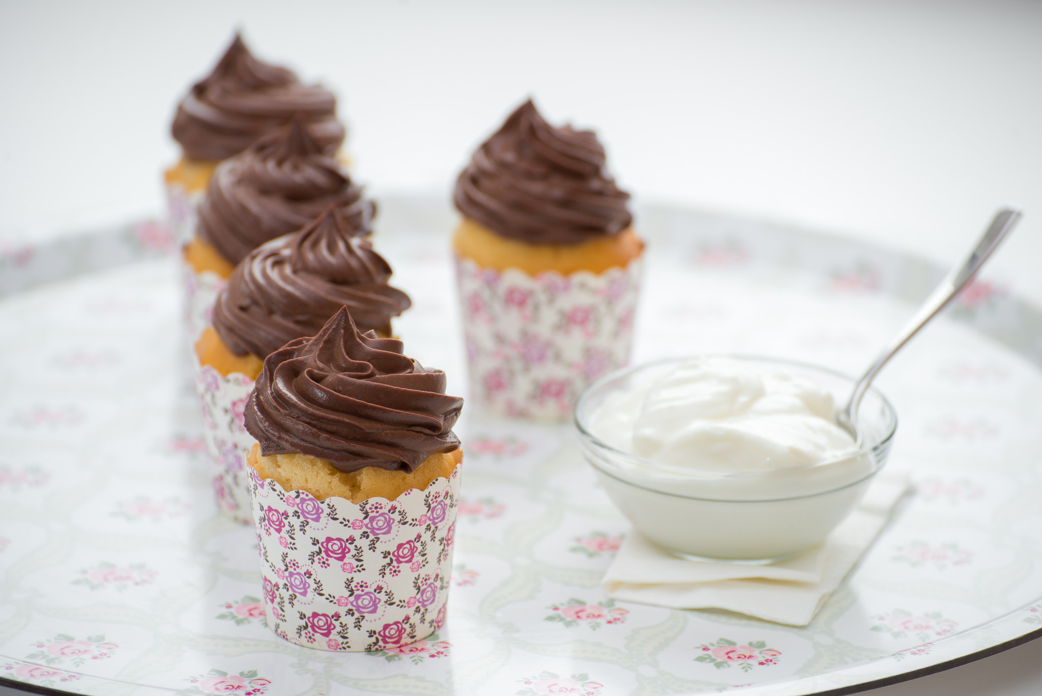 Nikon D800 sample photo. Yogurt cupcakes with chocolate cream photography