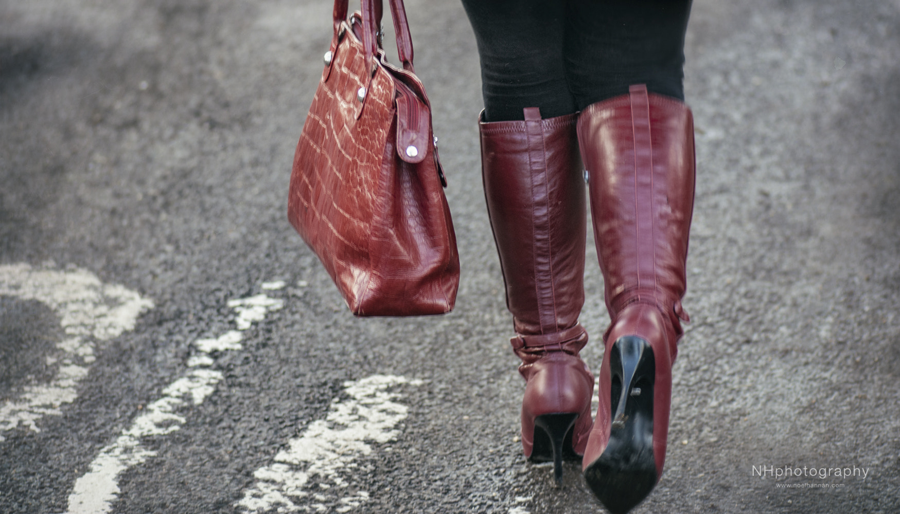 Nikon D200 sample photo. Heels 25 - red boots and handbag photography