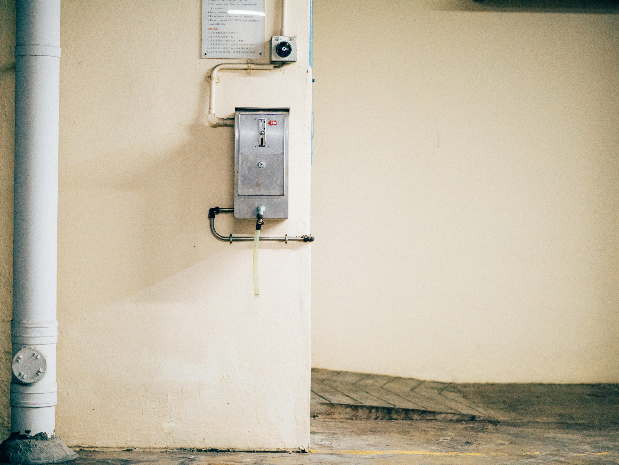 Panasonic Leica DG Nocticron 42.5mm F1.2 ASPH OIS sample photo. Night at basement. photography
