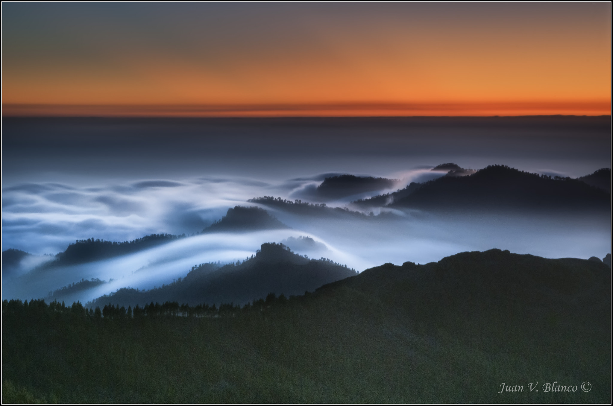 Nikon D300S + Sigma 18-200mm F3.5-6.3 DC OS HSM sample photo. Clouds and mountains photography