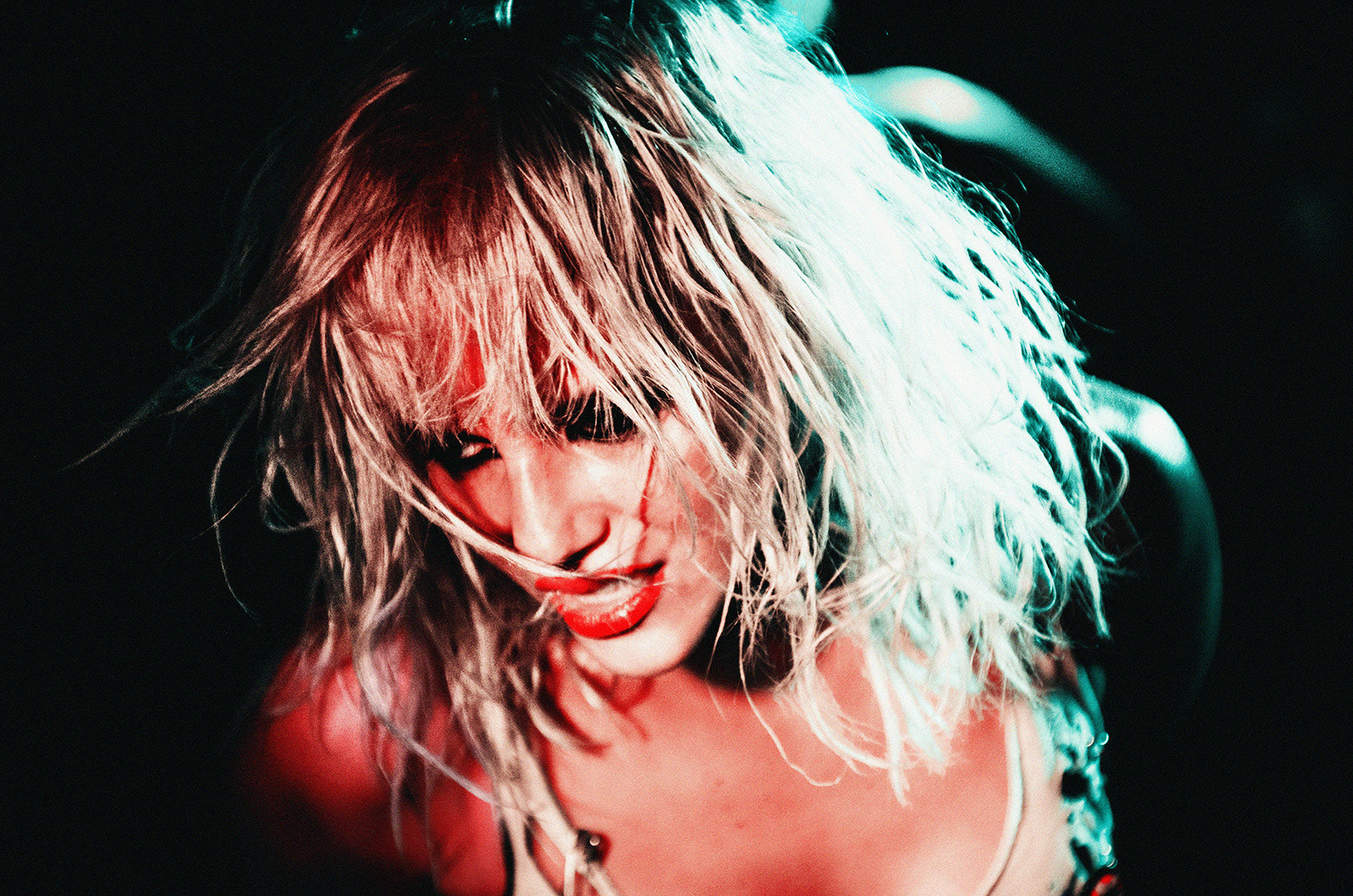 Pentax smc DA* 50-135mm F2.8 ED (IF) SDM sample photo. Barb wire dolls photography