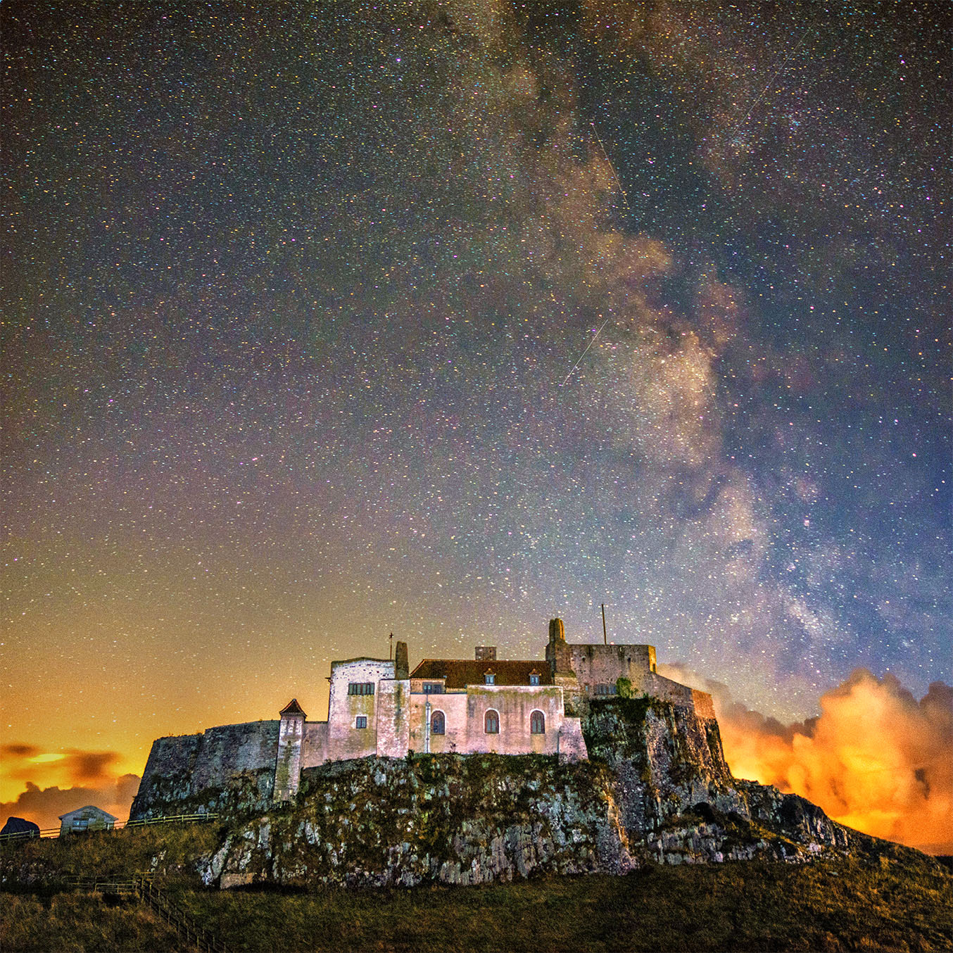 Nikon D7100 + Nikon AF-S Nikkor 200-400mm F4G ED-IF VR sample photo. Milky way over lindisfarne castle photography