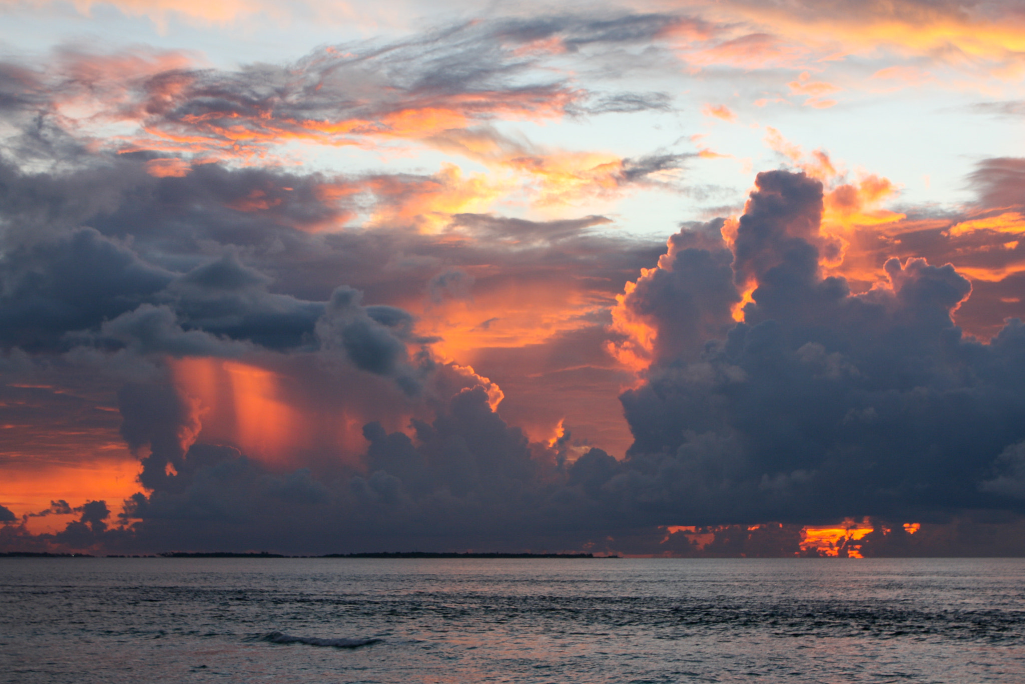 Canon EOS 400D (EOS Digital Rebel XTi / EOS Kiss Digital X) sample photo. Maldivian sunset photography